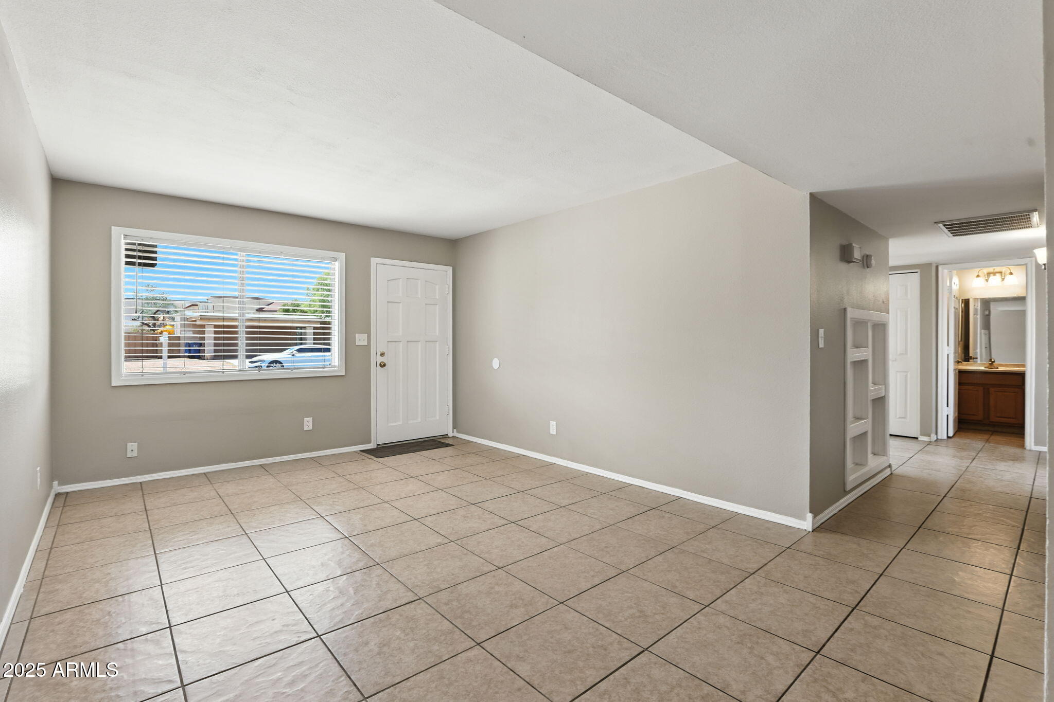 2612 W DUNBAR Drive