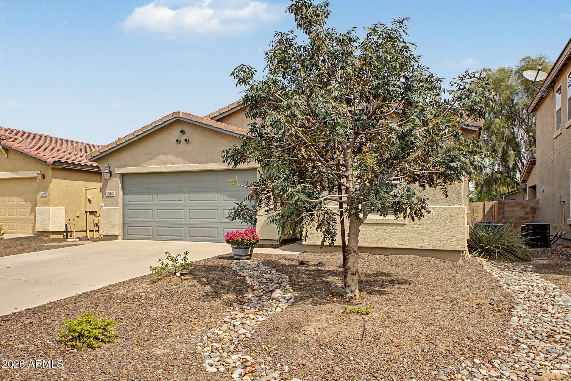 1082 E LESLIE Circle