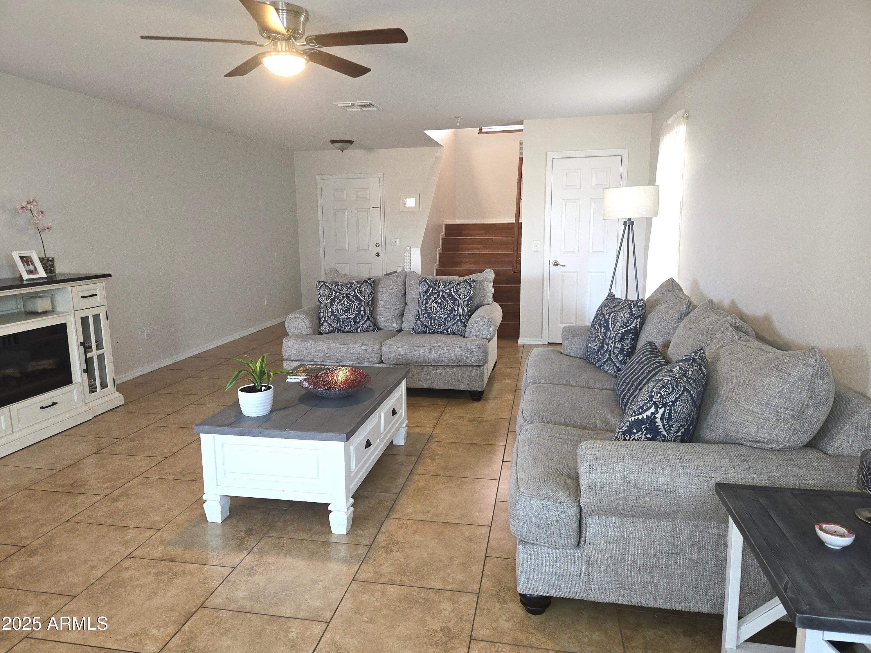 3283 S CONESTOGA Road