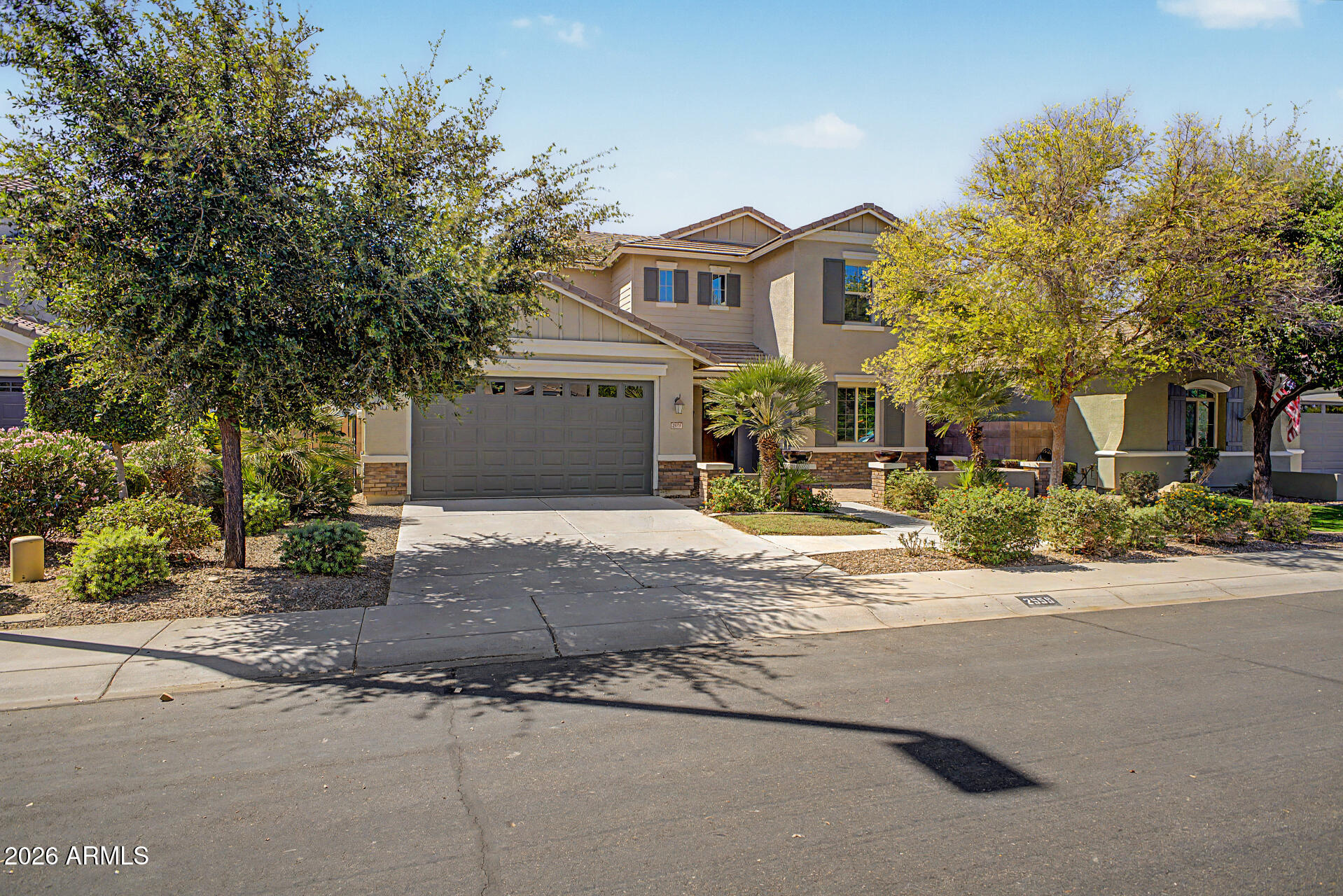 2559 E PENEDES Drive
