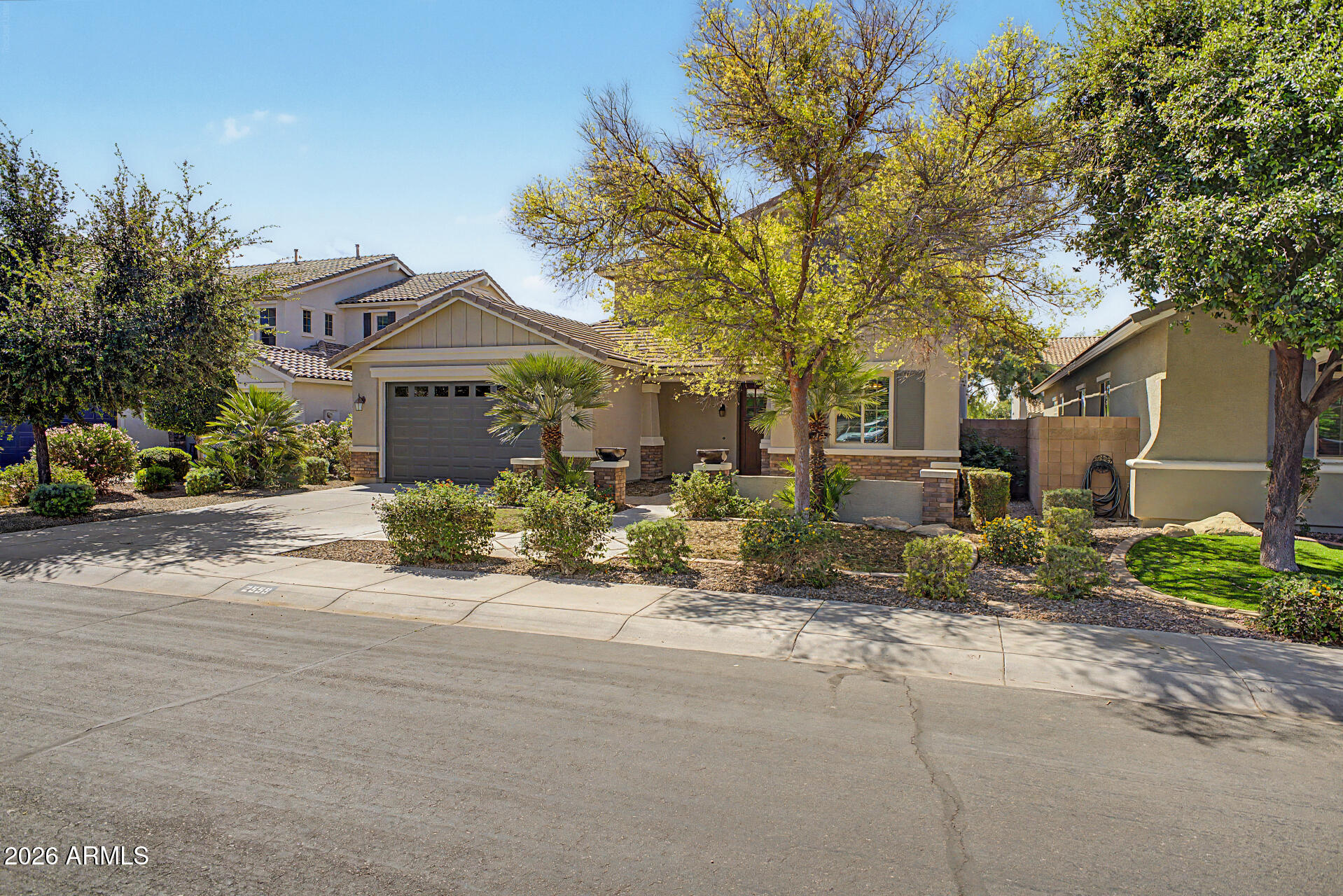 2559 E PENEDES Drive