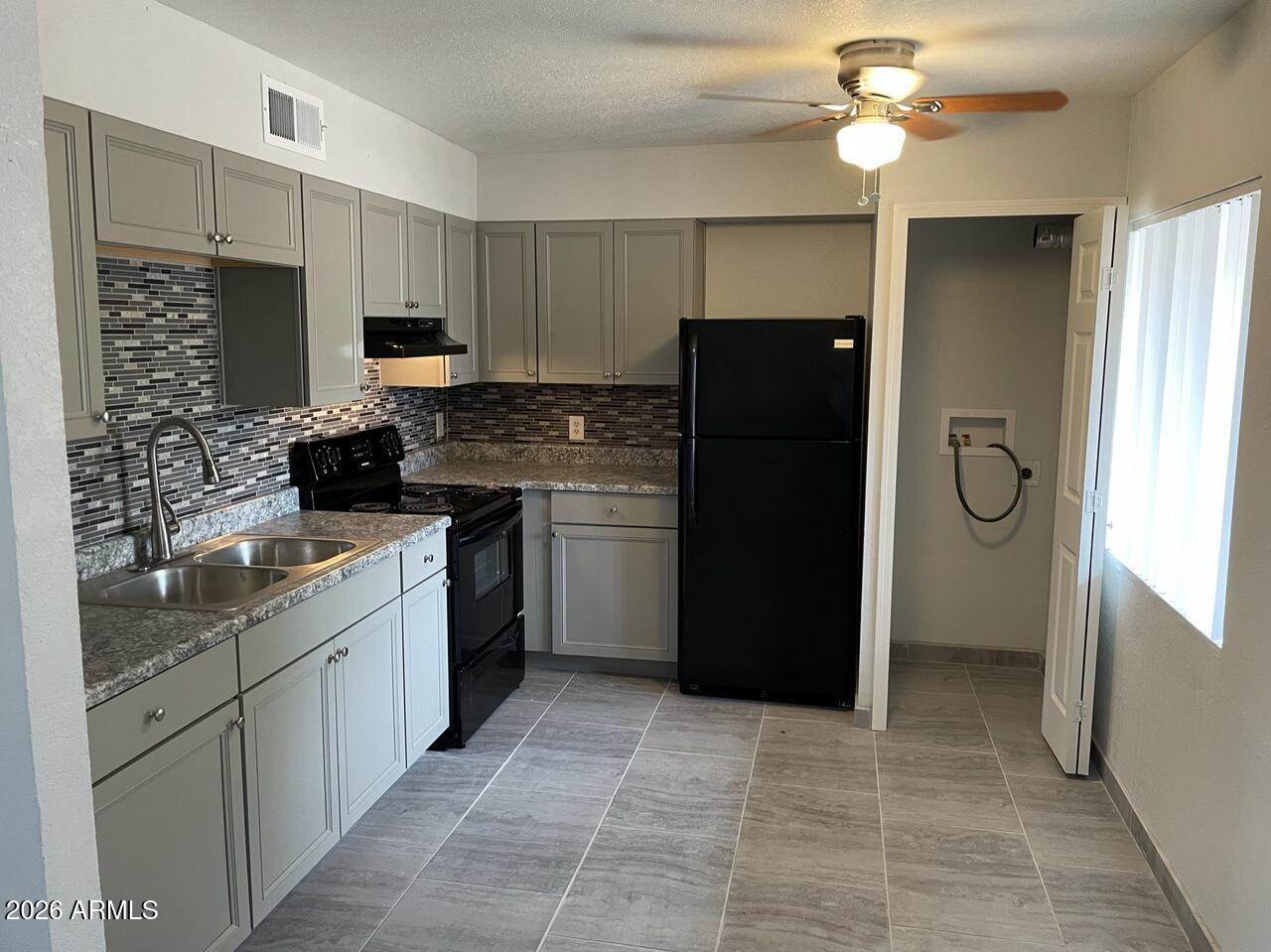 1222 E MOUNTAIN VIEW Road 208