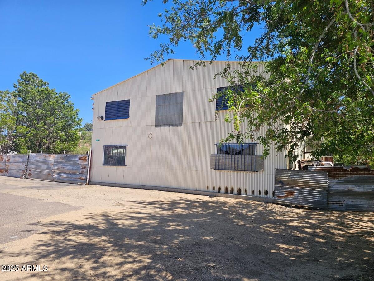 3499 E HIGHWAY 60 --