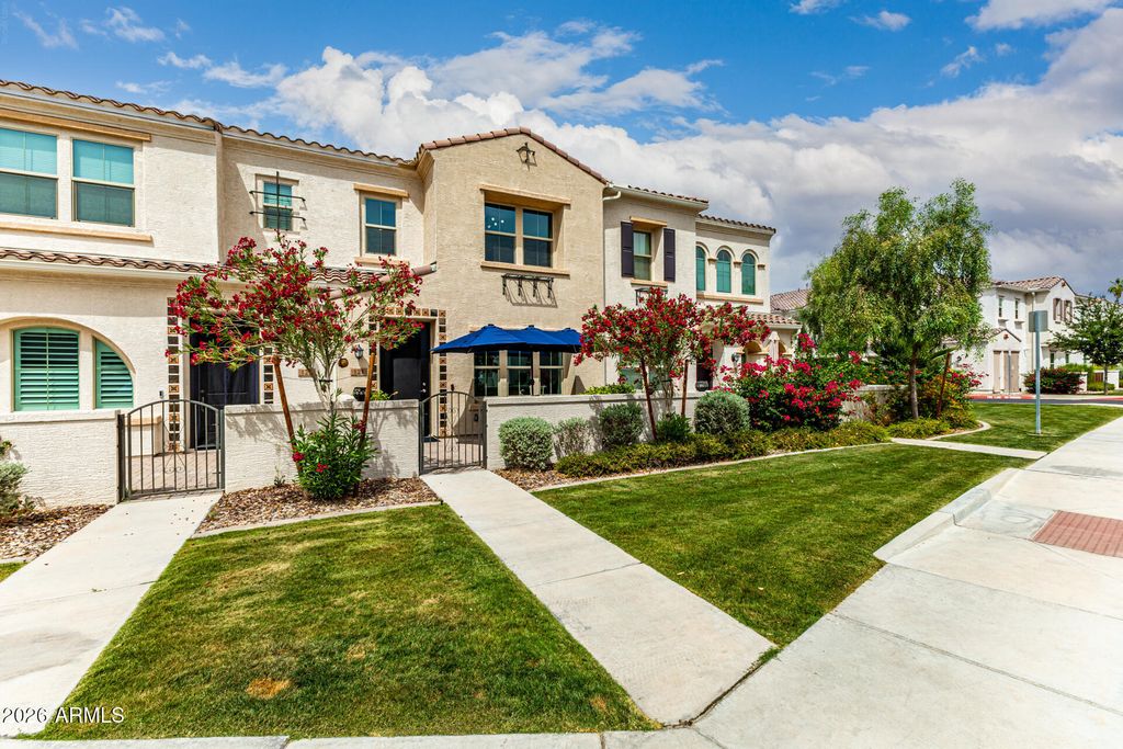 Photo of 4077 S Sabrina Drive #121, Chandler, AZ 85248 (MLS # 7013173)