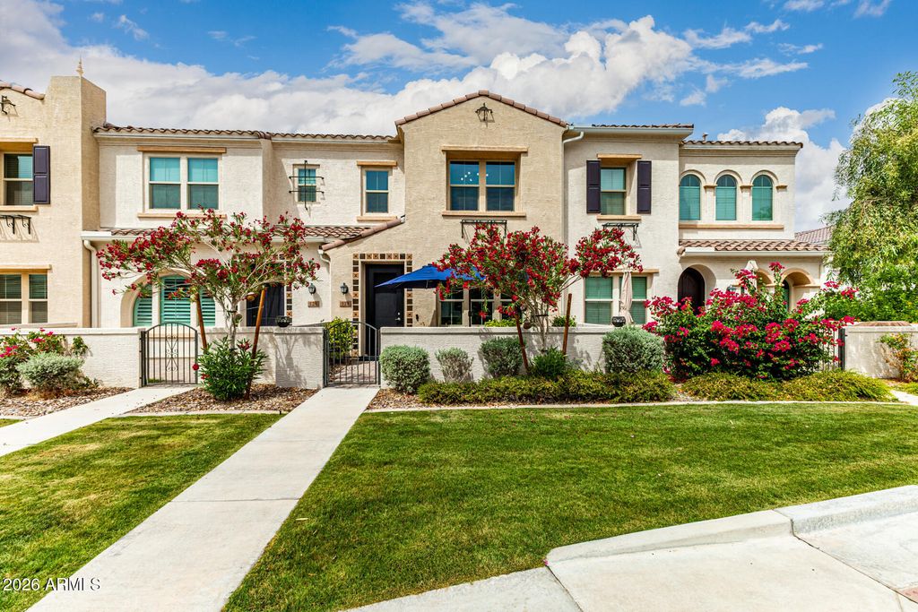 Photo of 4077 S Sabrina Drive #121, Chandler, AZ 85248 (MLS # 7013173)