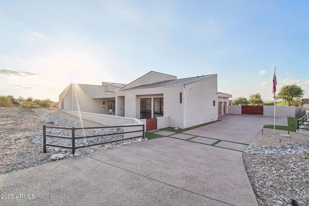 Photo of 17934 W Estes Way, Goodyear, AZ 85338 (MLS # 6910513)