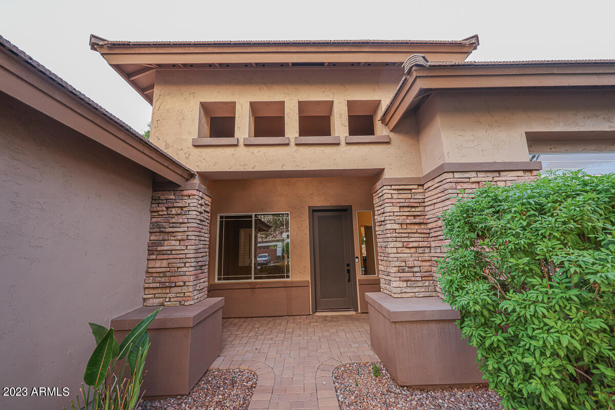 2740 S HONEYSUCKLE Lane