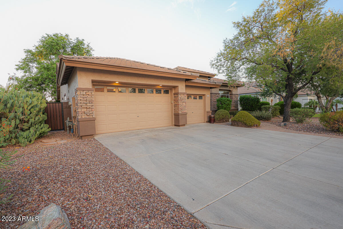 2740 S HONEYSUCKLE Lane