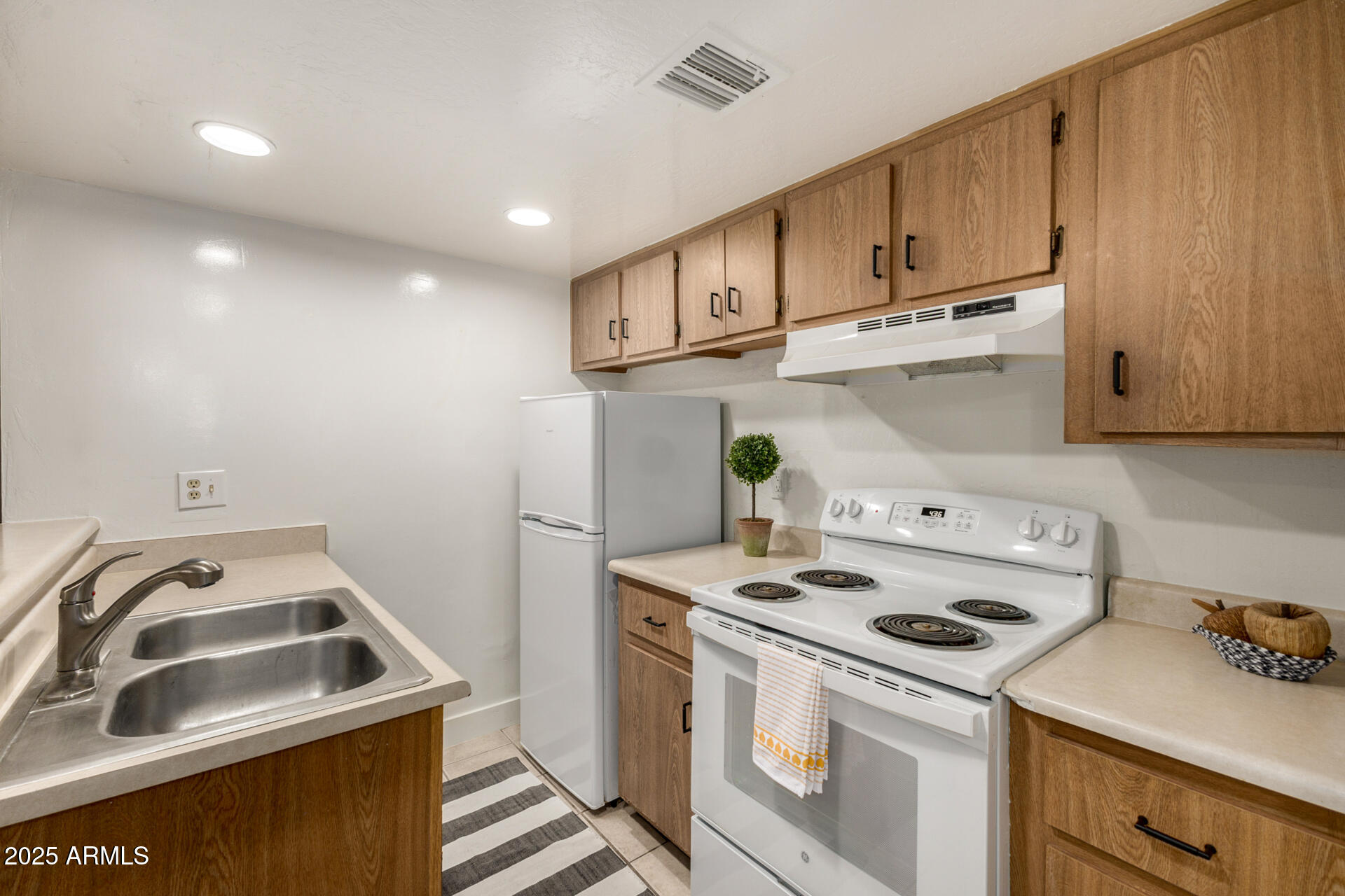 CLIFFS CONDOMINIUM - Residential