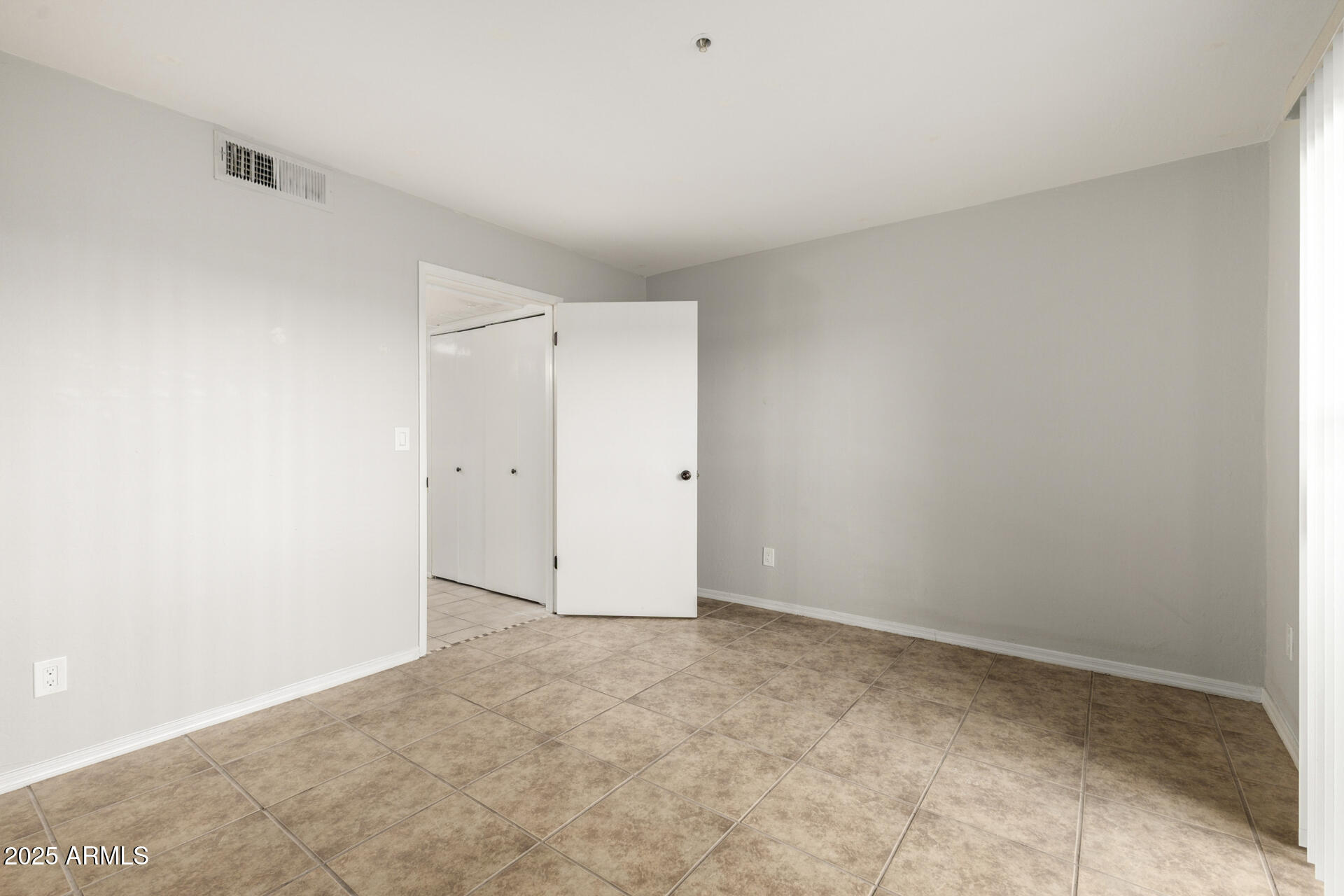 CLIFFS CONDOMINIUM - Residential