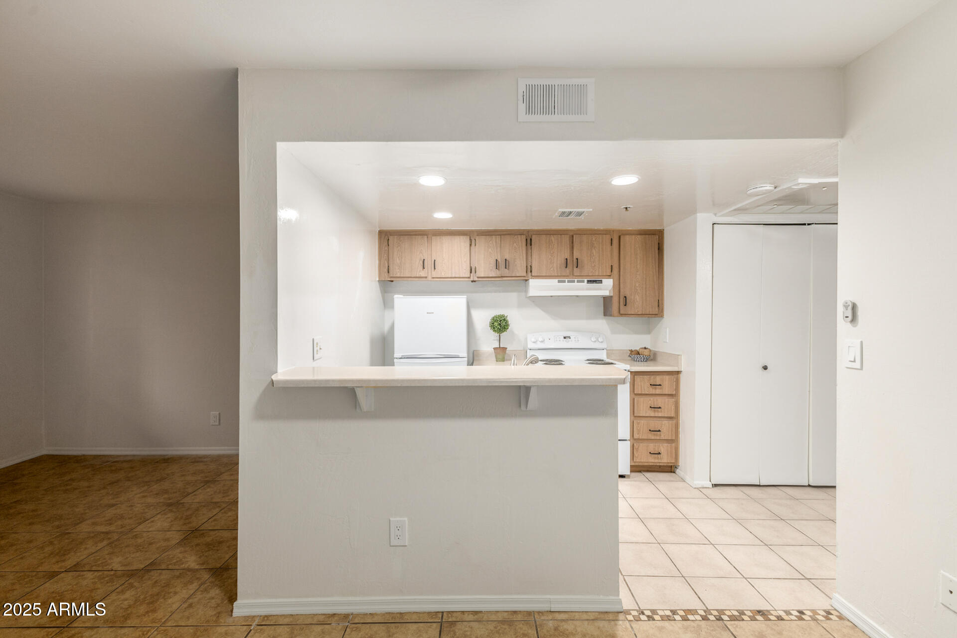 CLIFFS CONDOMINIUM - Residential