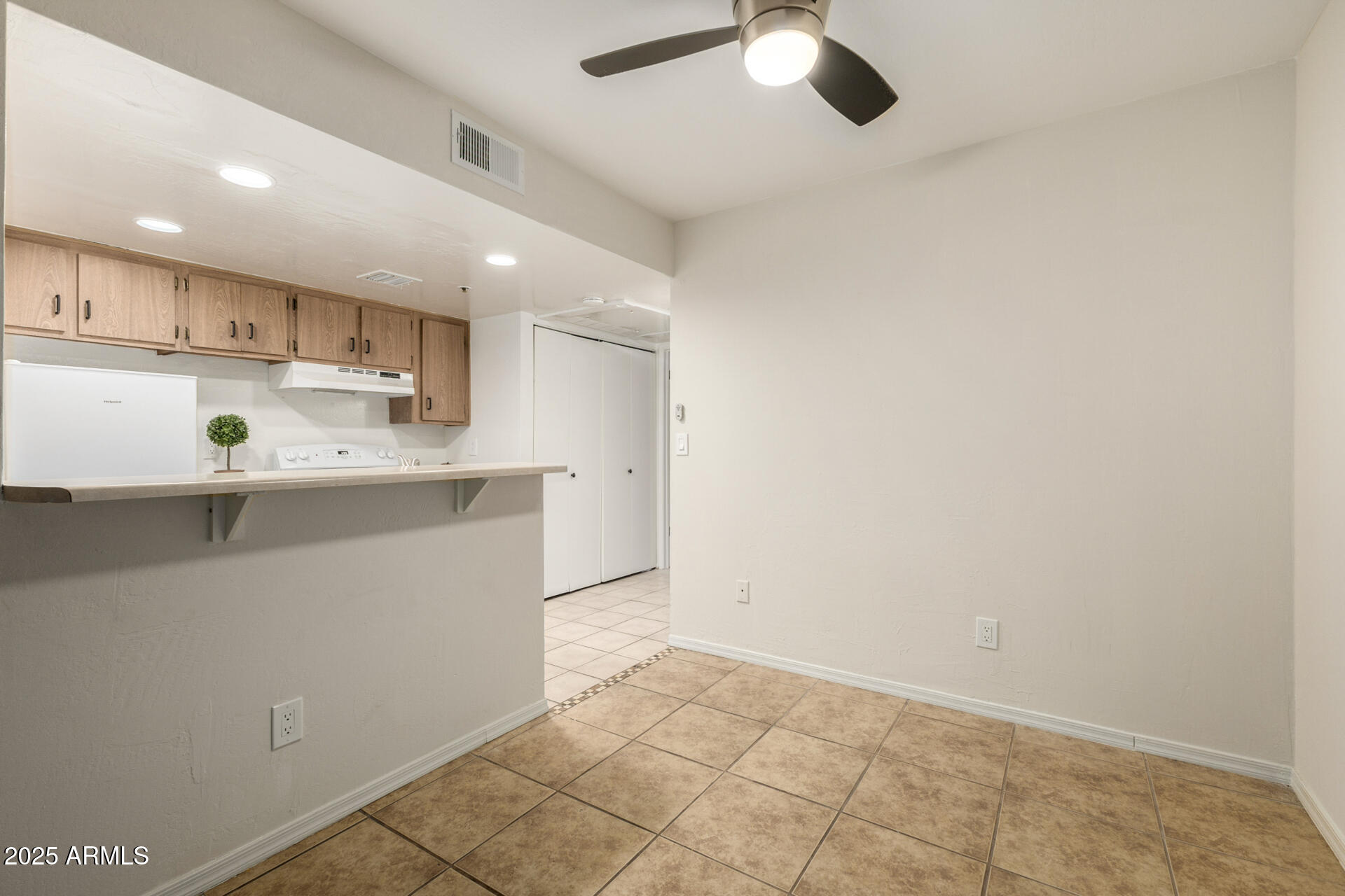 CLIFFS CONDOMINIUM - Residential