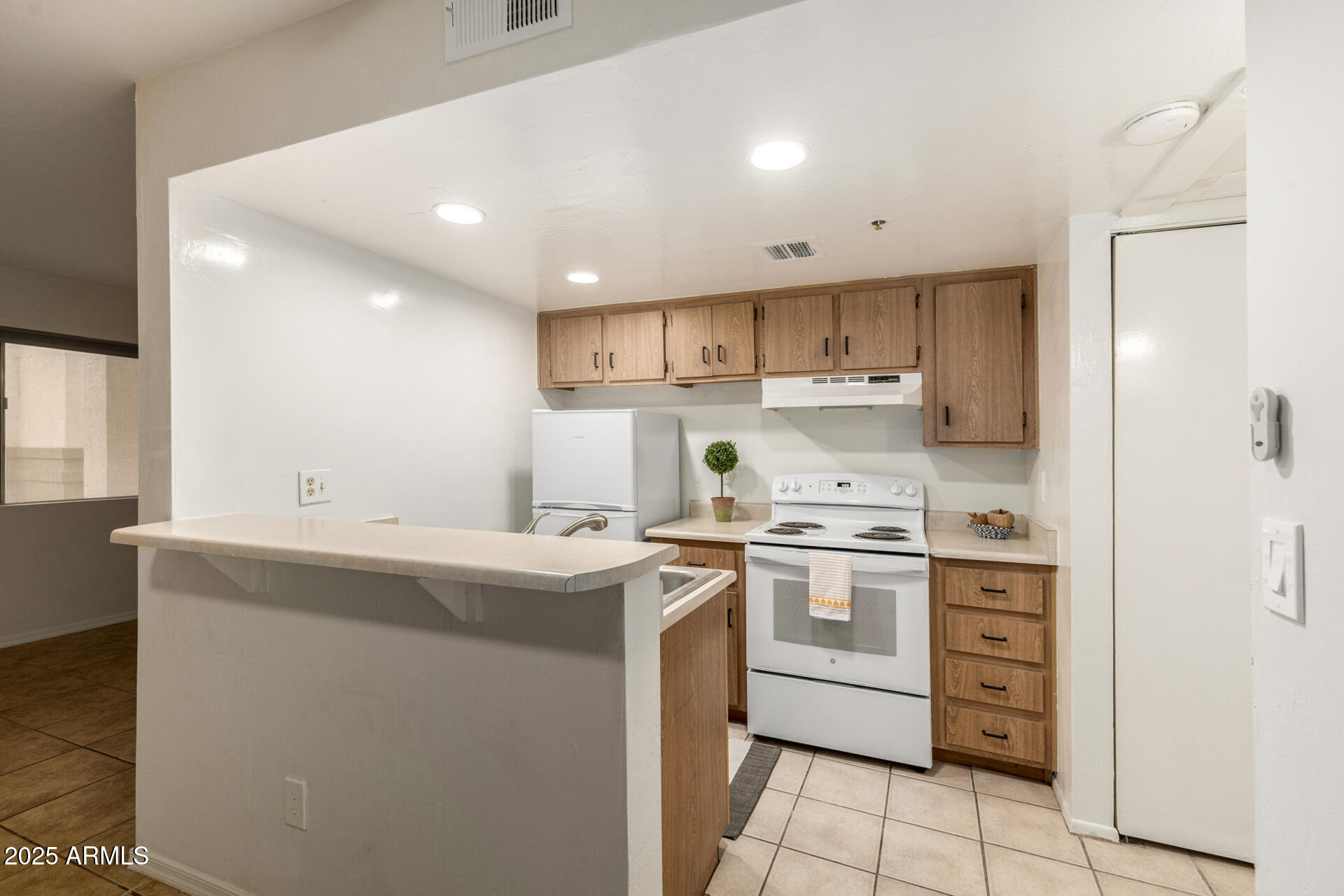 CLIFFS CONDOMINIUM - Residential