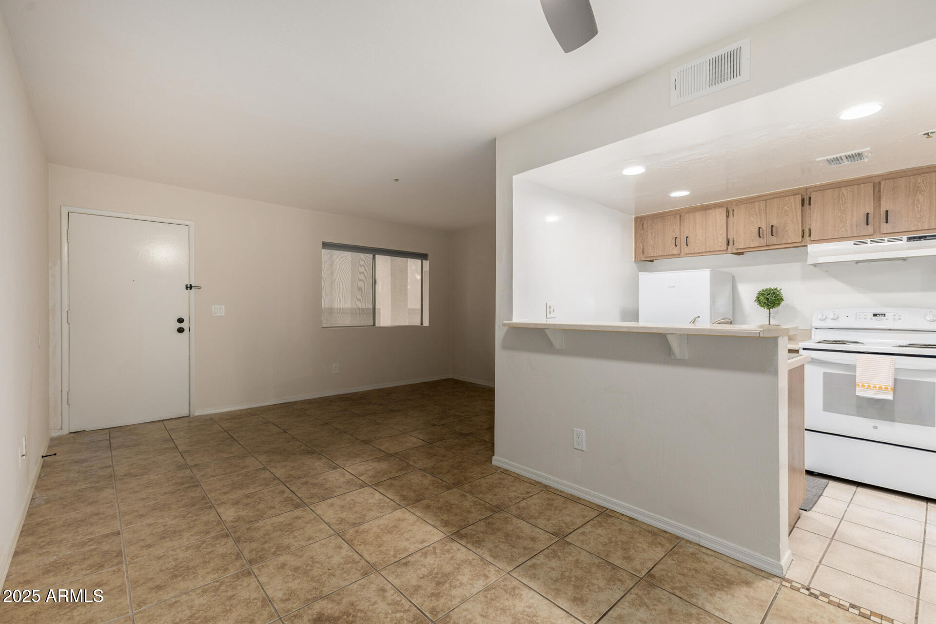 CLIFFS CONDOMINIUM - Residential