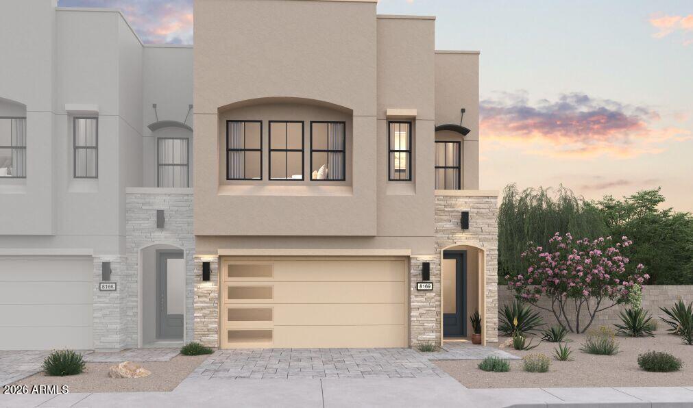 2541 W Gloria Lane
