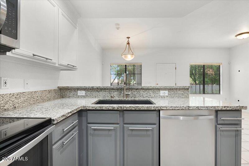 3150 E BEARDSLEY Road 1079