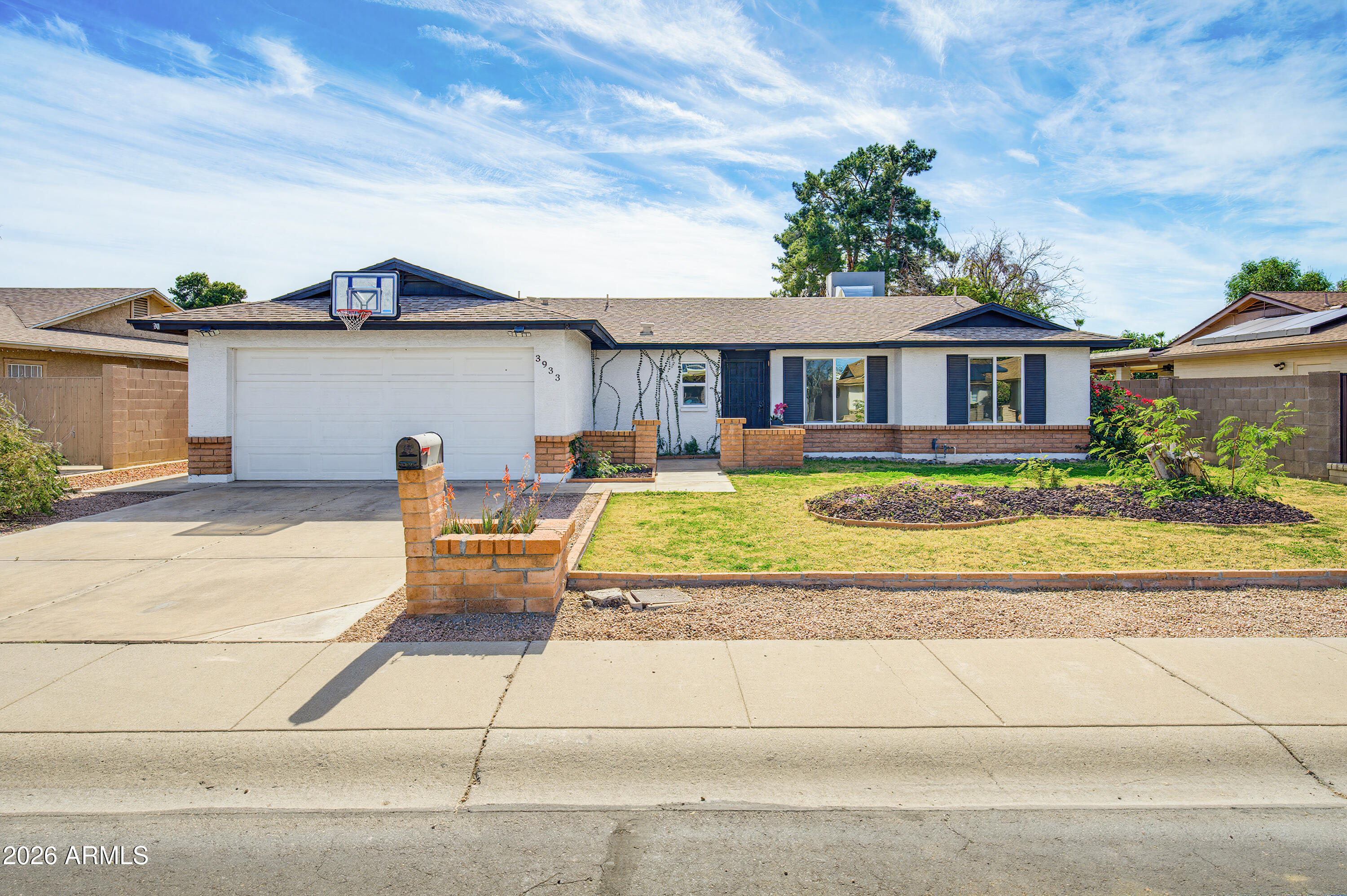 3933 W PERSHING Avenue