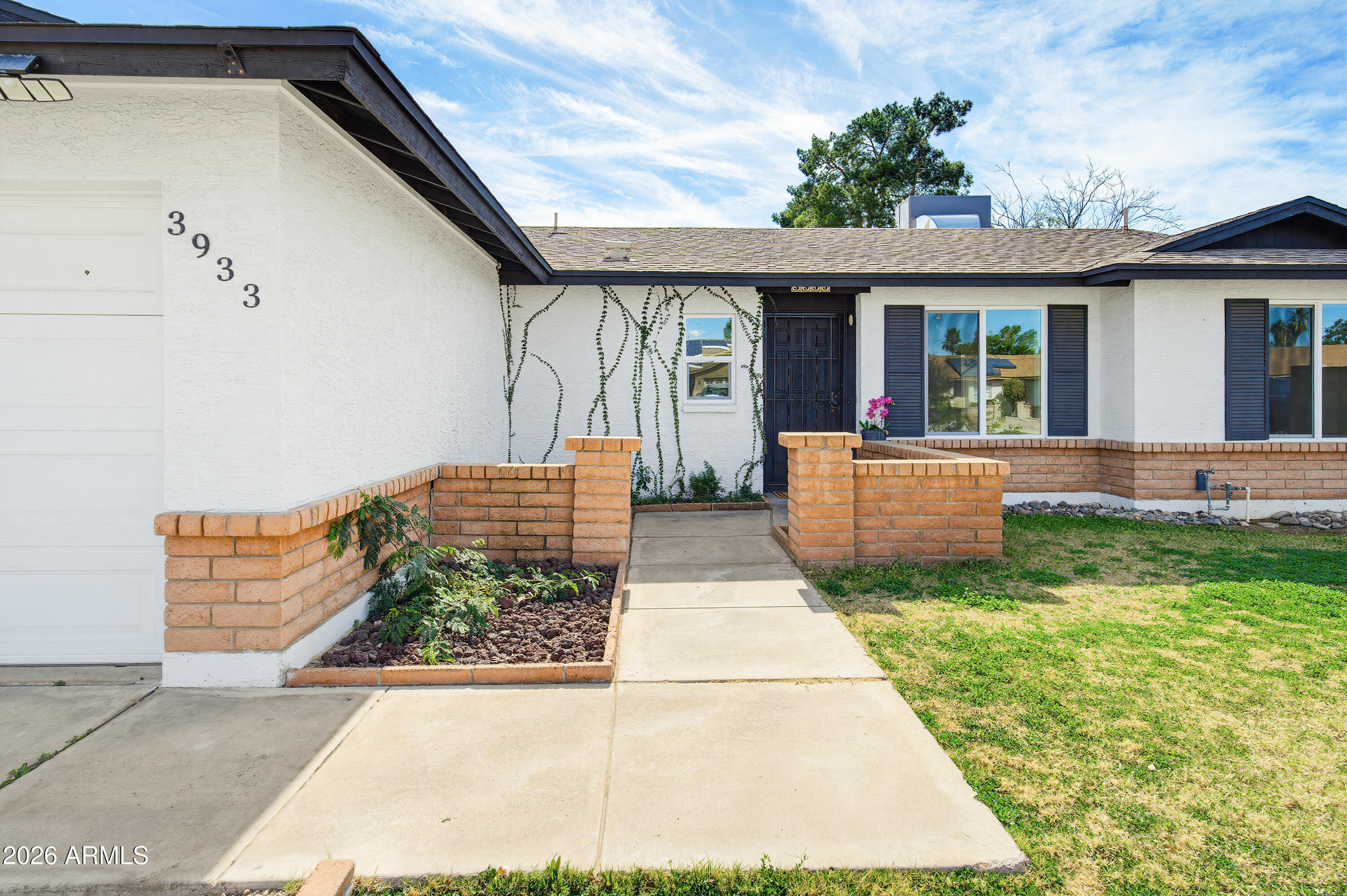 3933 W PERSHING Avenue