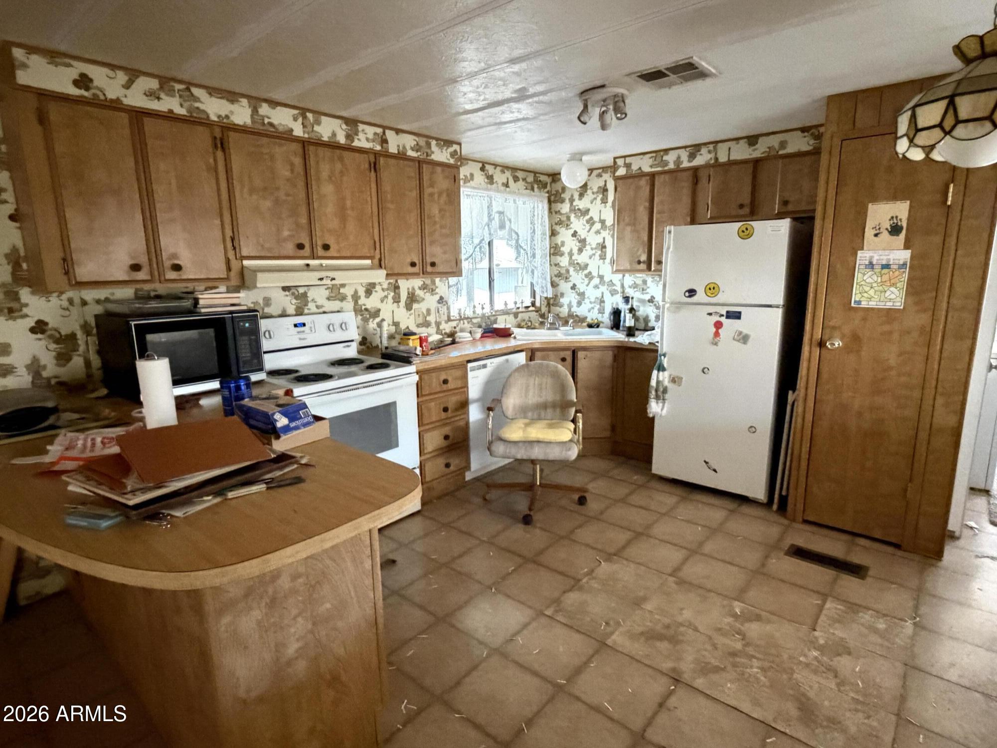 4065 E University Drive 527