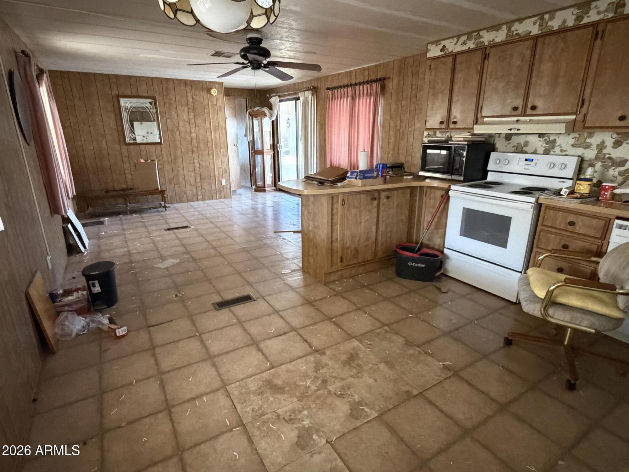 4065 E University Drive 527