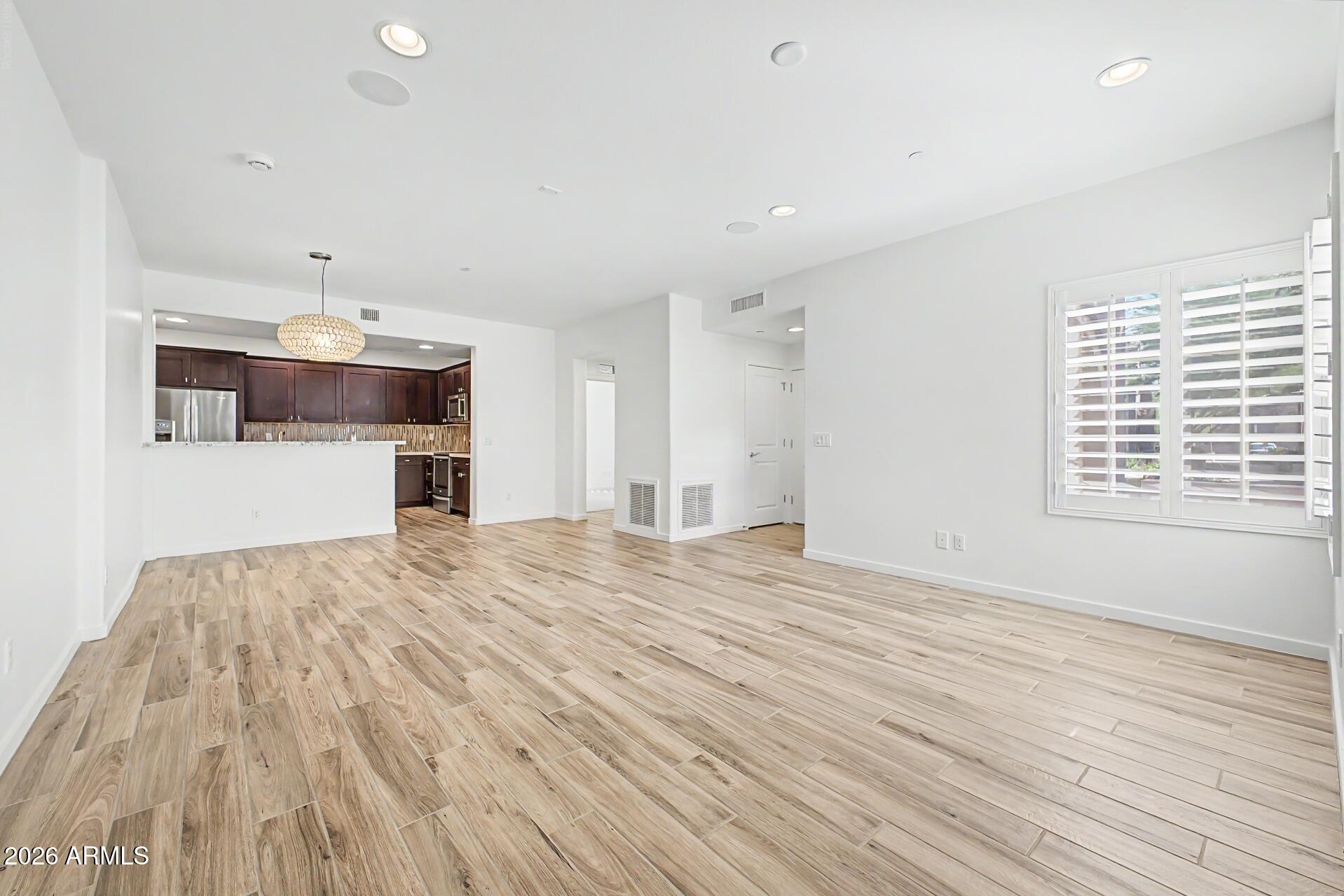 3935 E ROUGH RIDER Road 1271