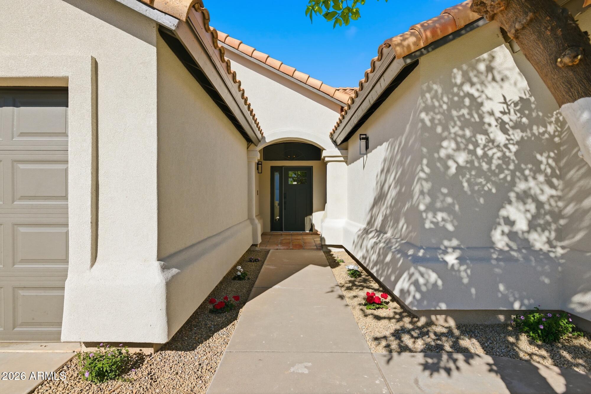 2112 E LAUREL Street