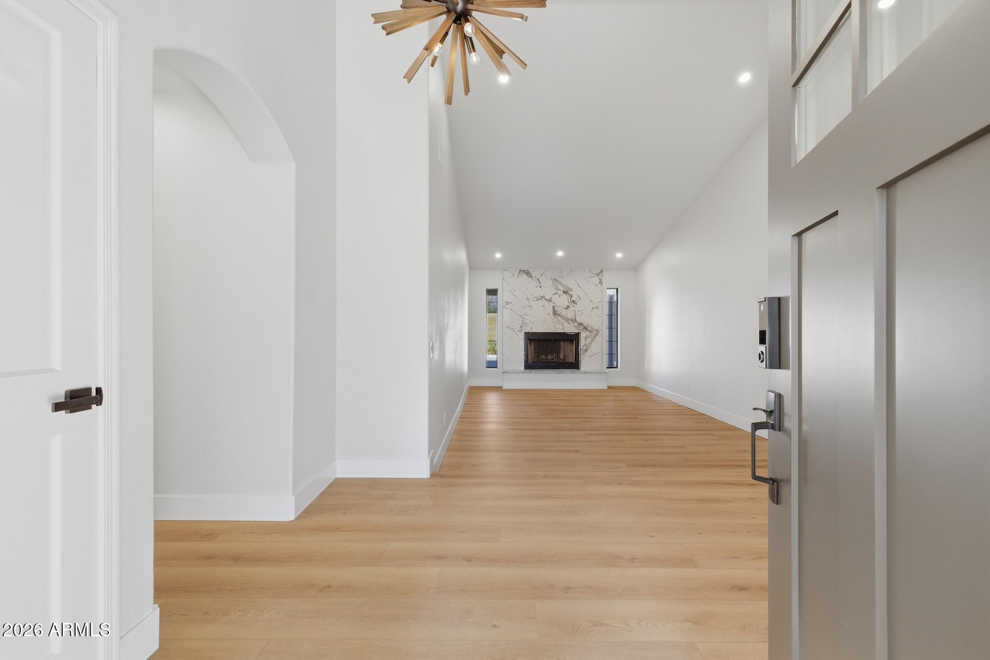 2112 E LAUREL Street