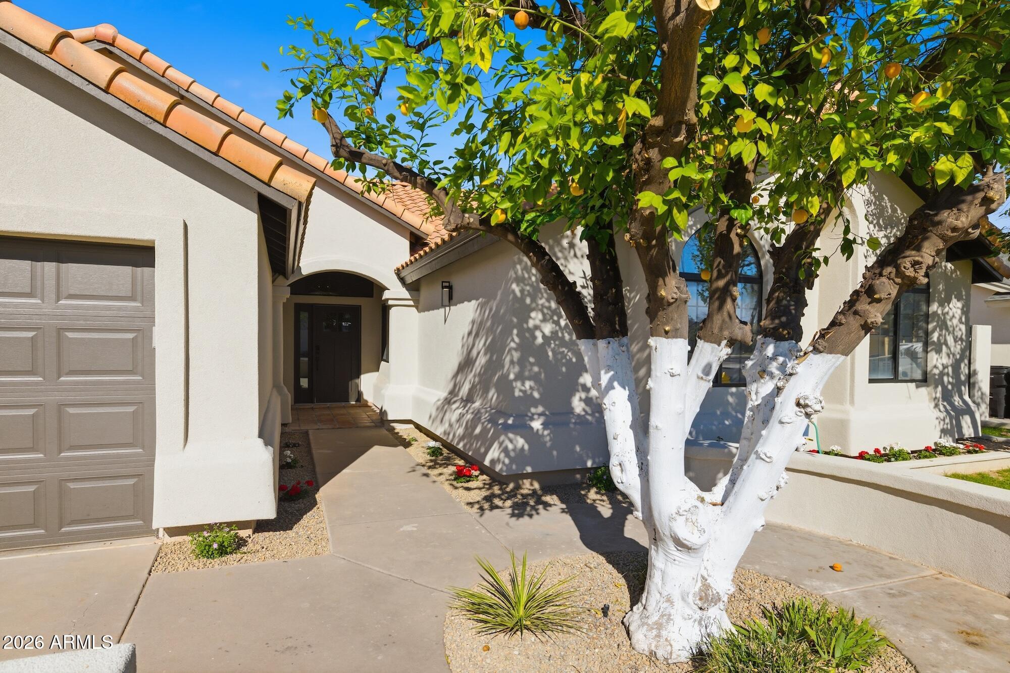 2112 E LAUREL Street