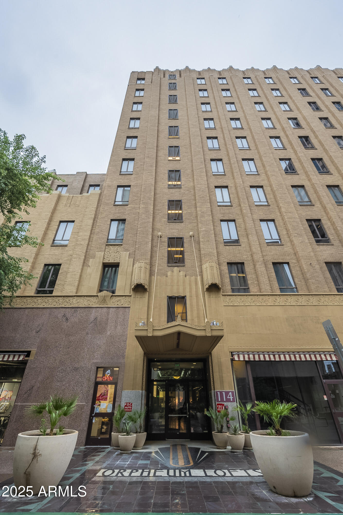 114 W ADAMS Street 1007