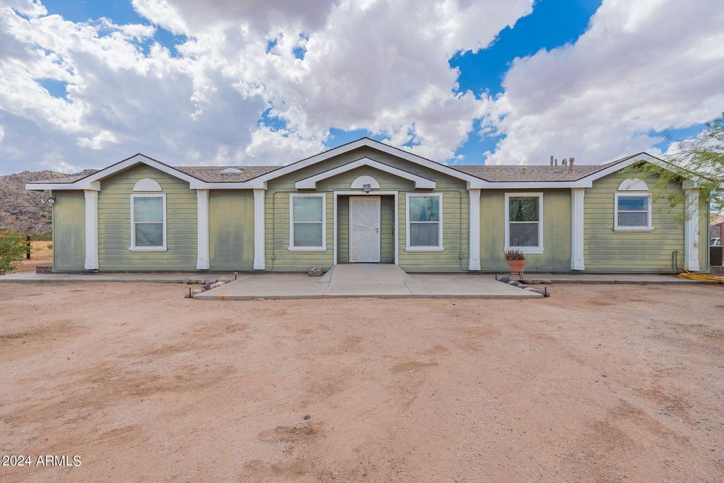 Photo of 17538 N Stonebluff Road, Maricopa, AZ 85139 (MLS # 6944361)