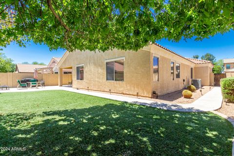 Single Family Residence in Gilbert AZ 4861 COBBLESTONE Street 15.jpg