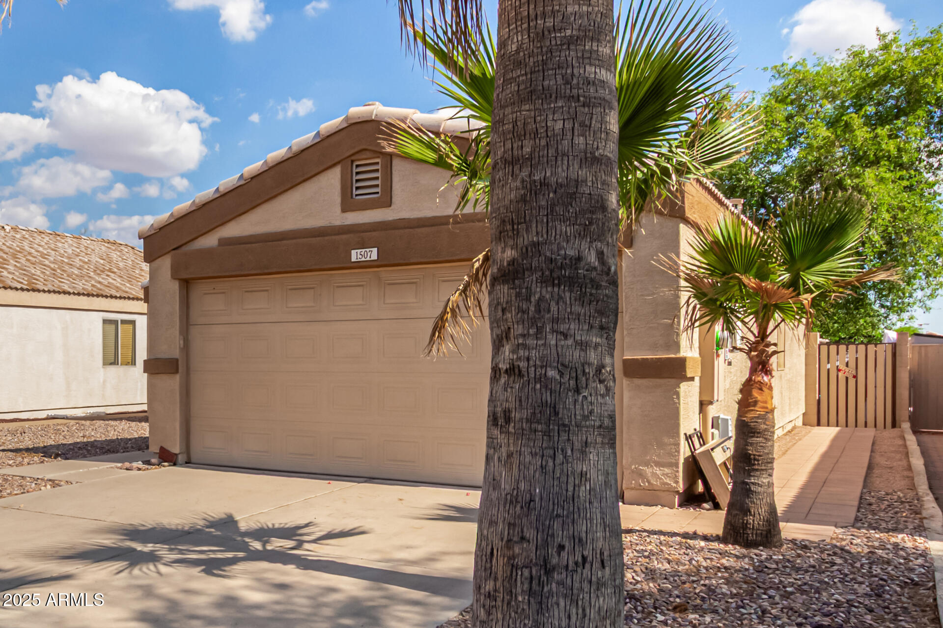 1507 W MESQUITE Avenue