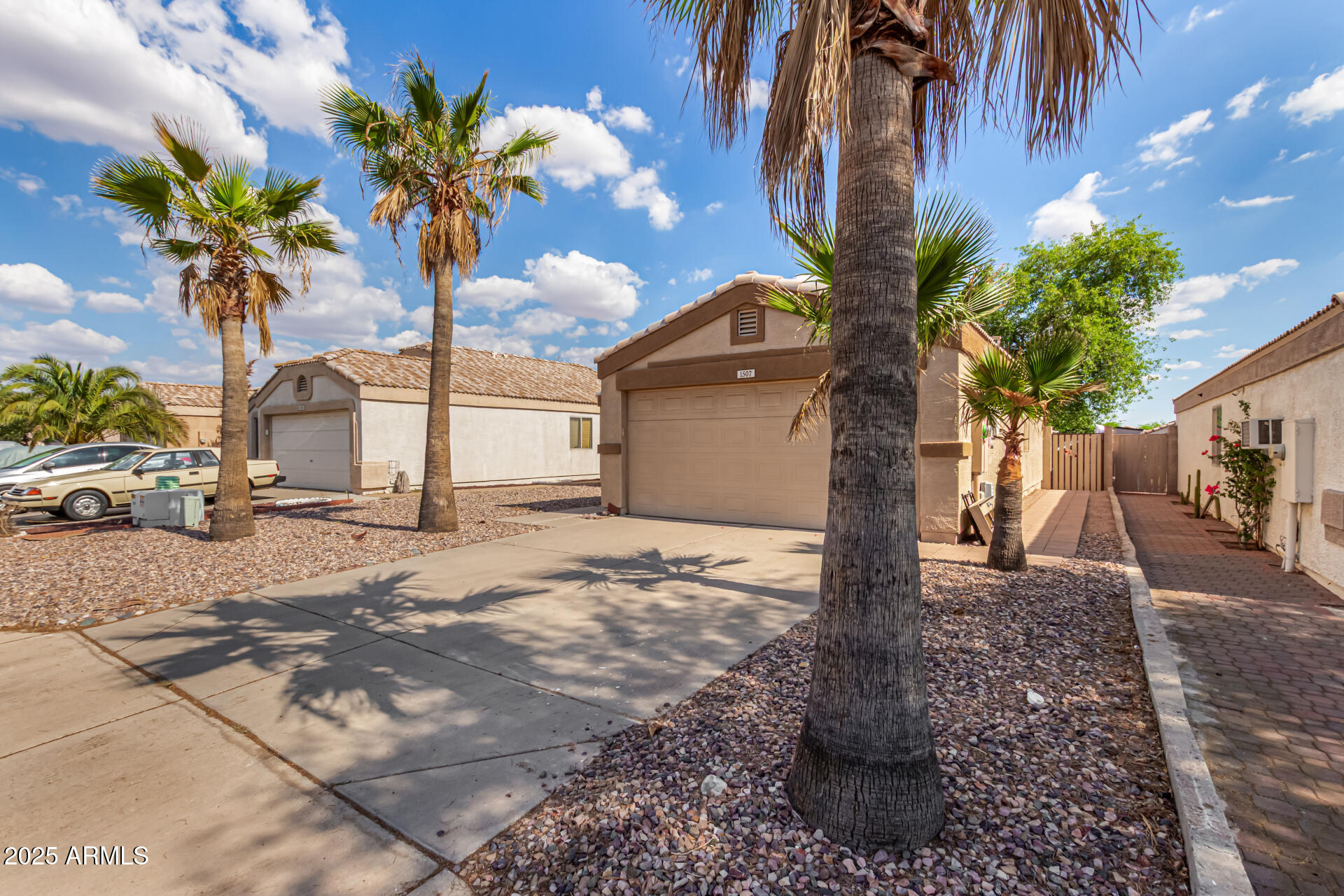 1507 W MESQUITE Avenue