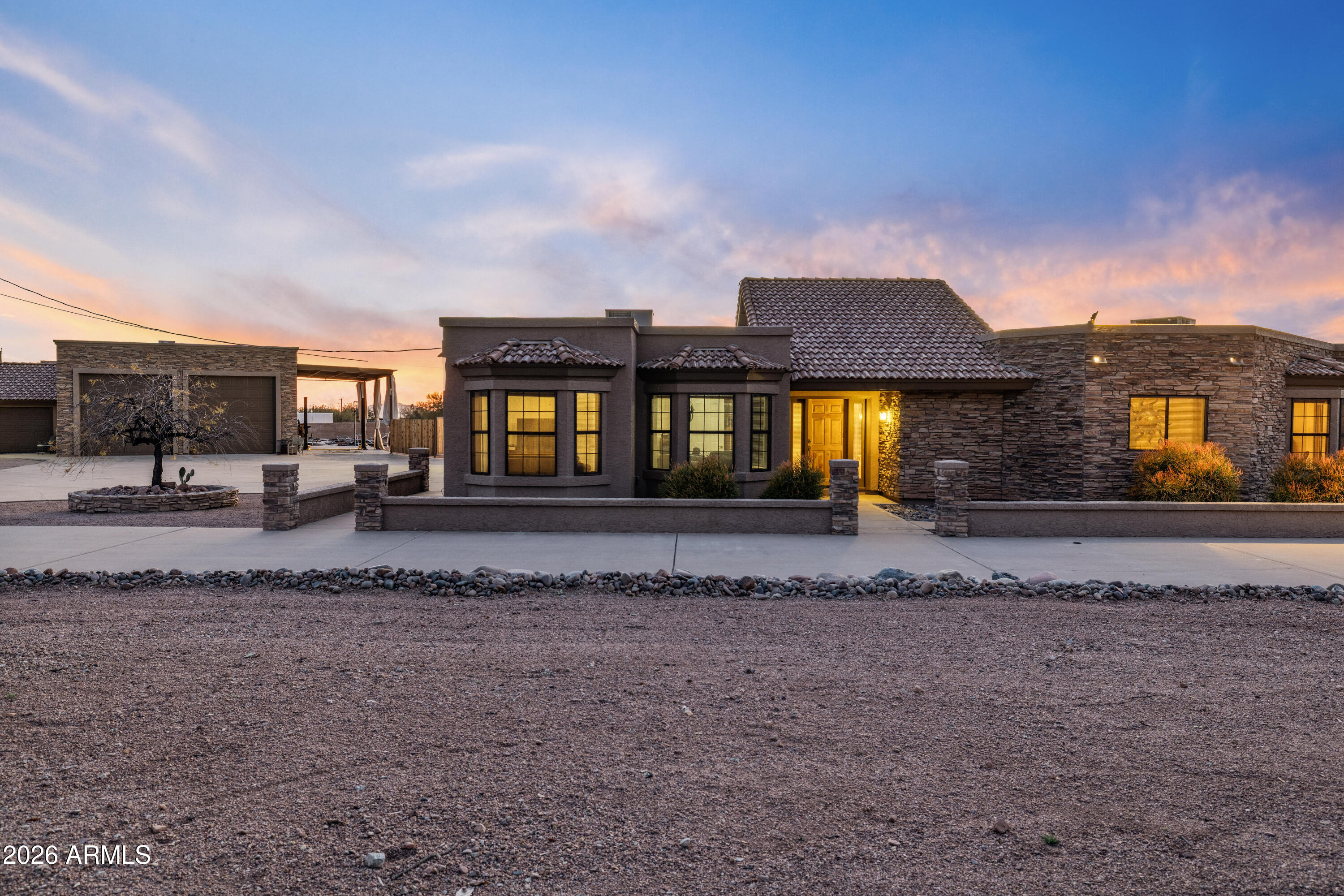 2272 S GERONIMO Road