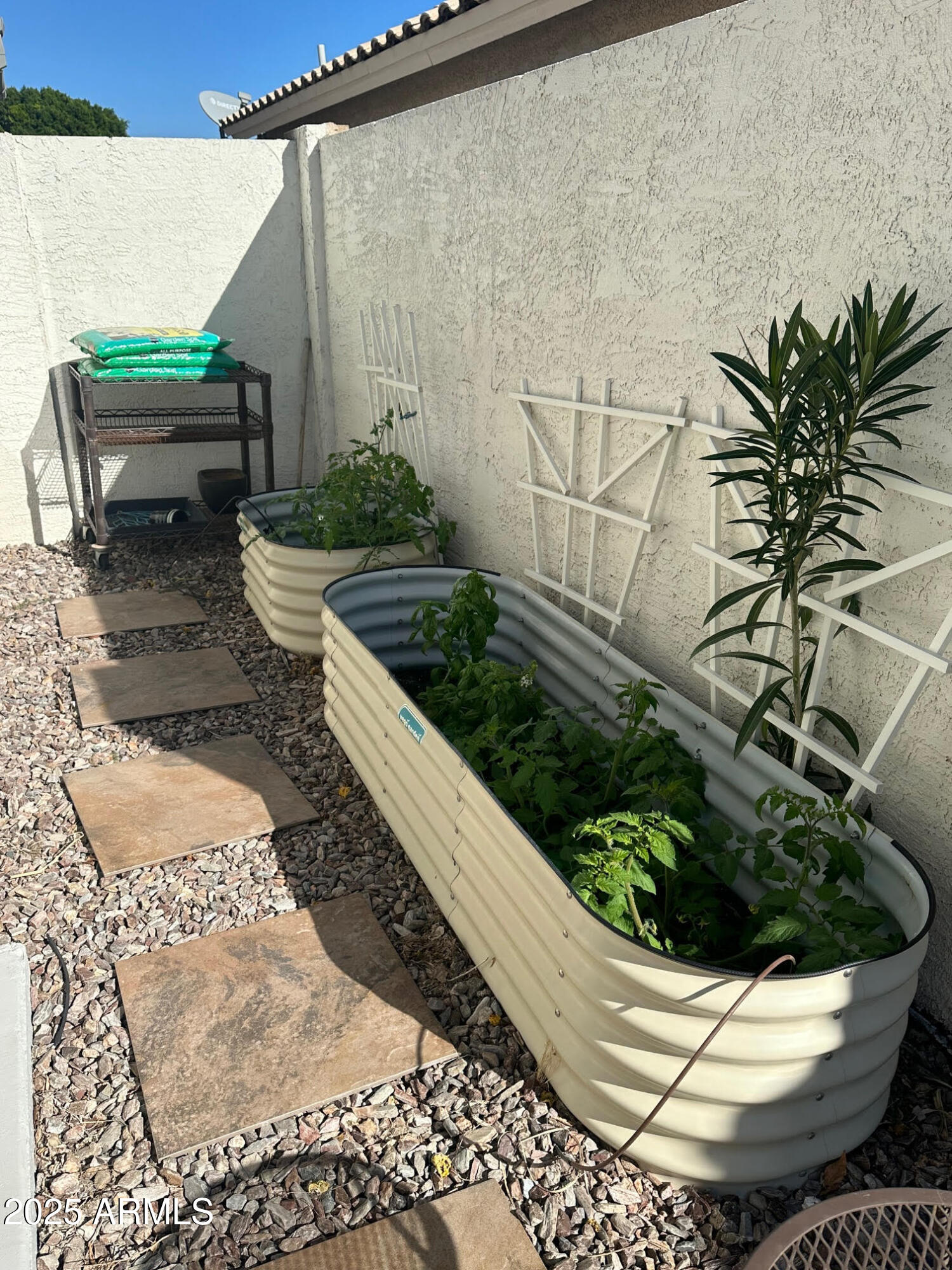 1416 E CHICAGO Circle