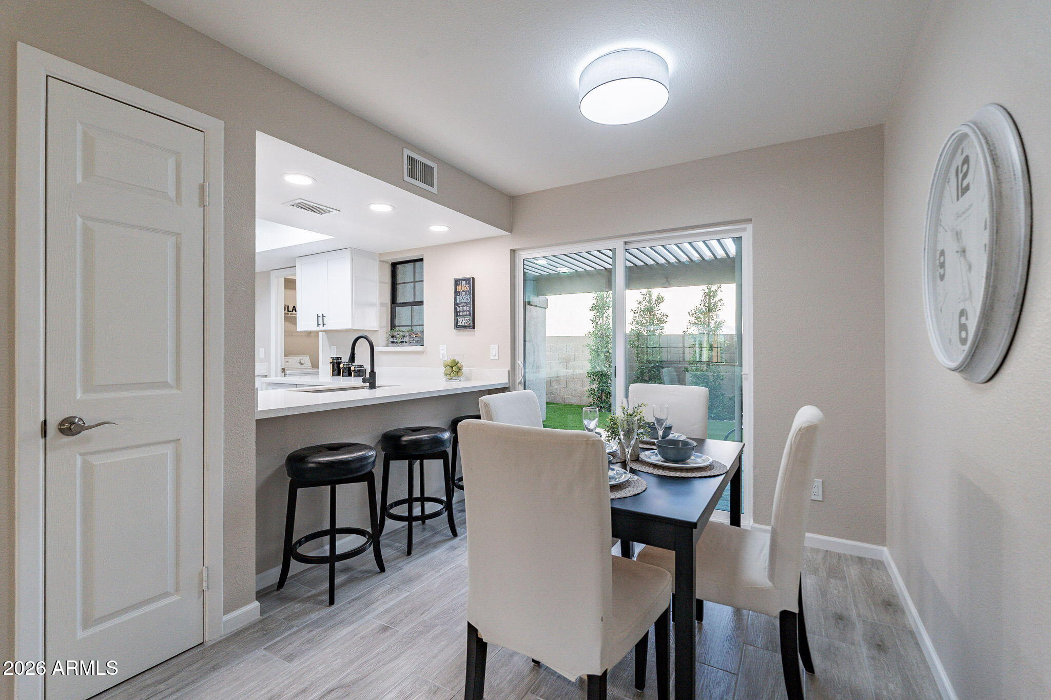 1438 W La Jolla Drive