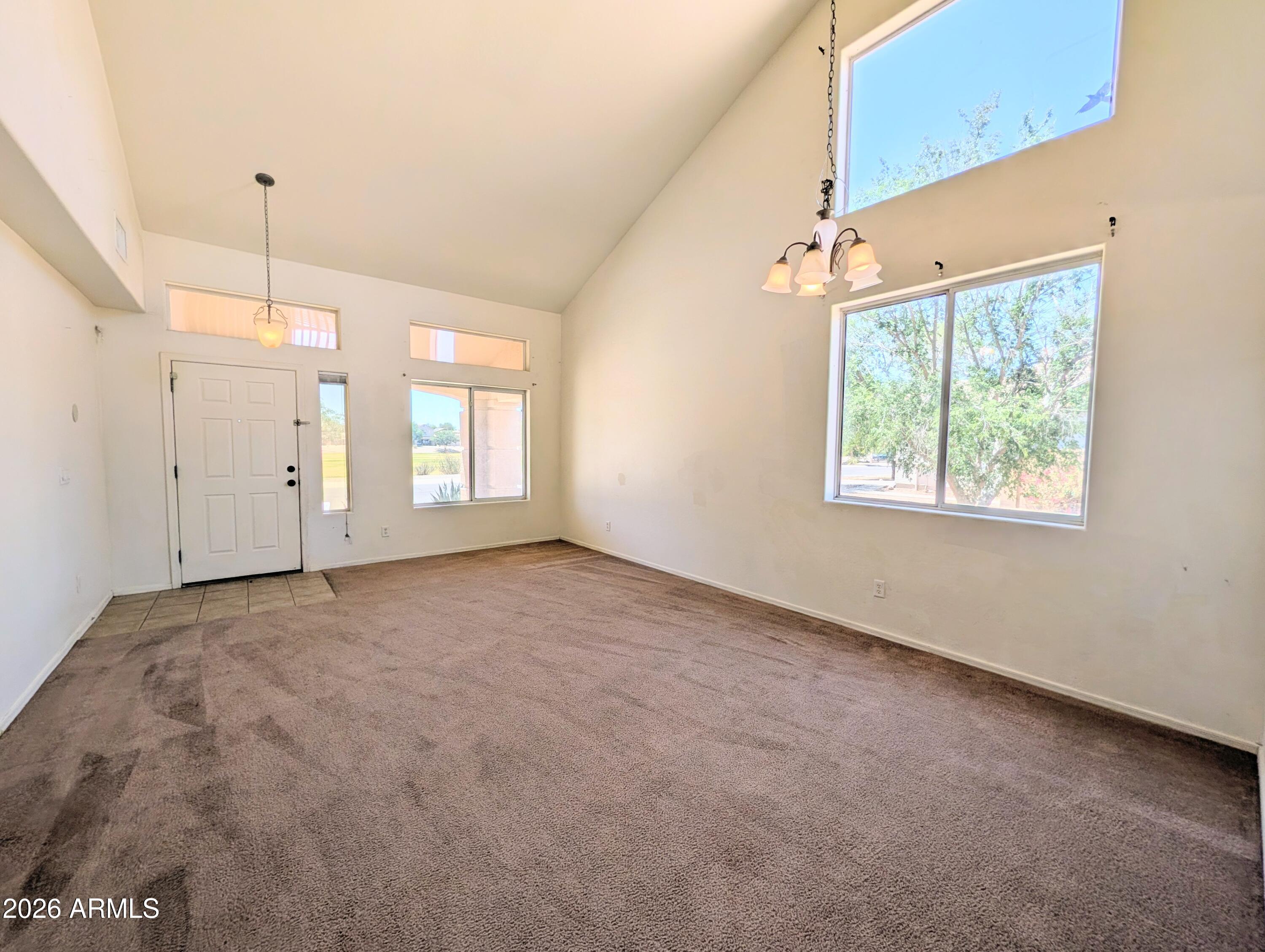 712 W BALDWIN Loop
