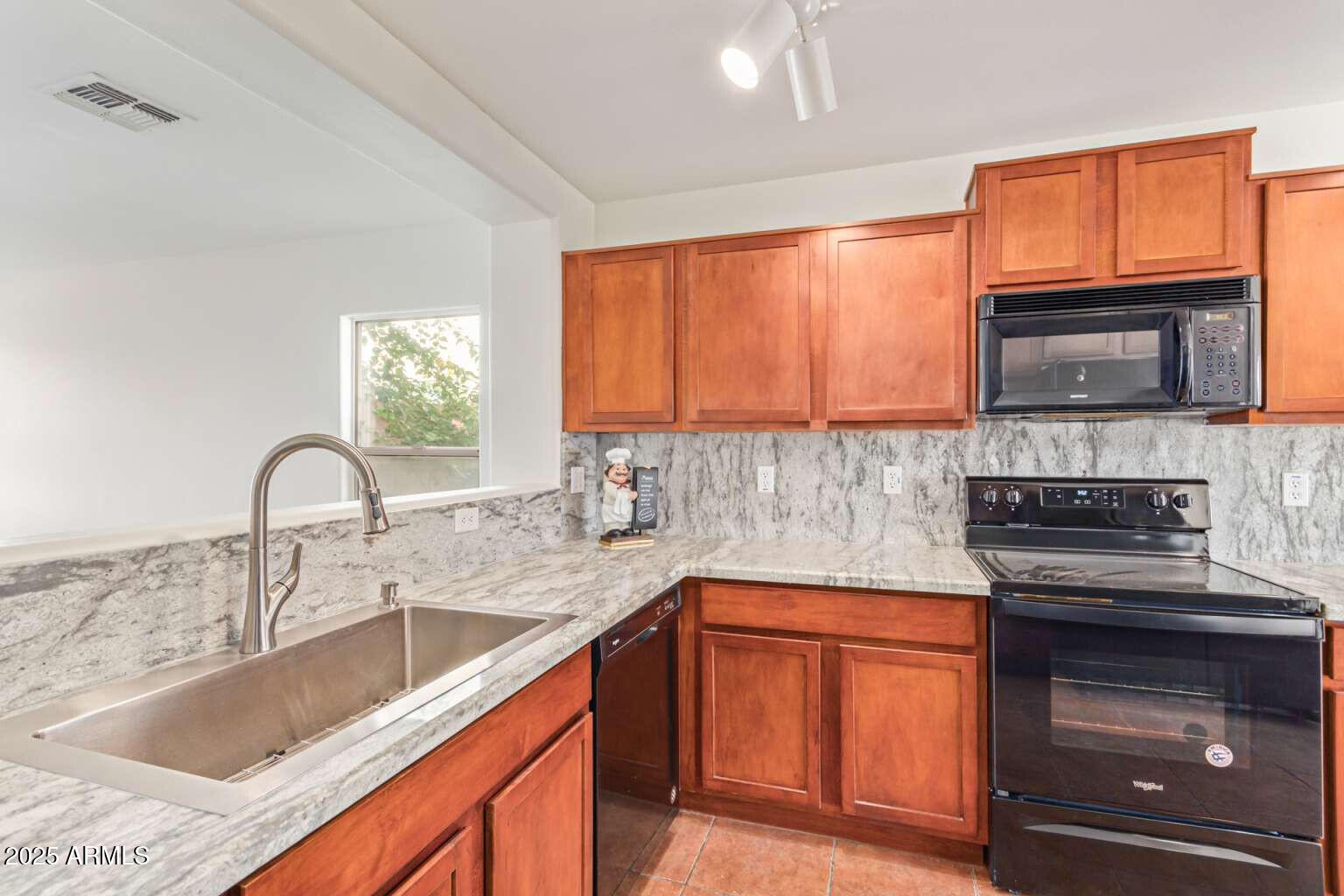 1254 W ROOSEVELT Avenue