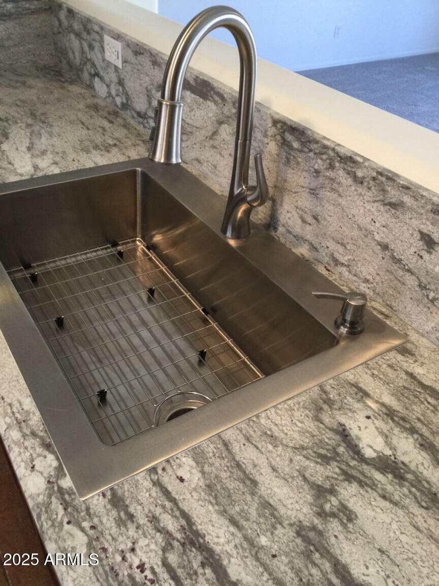 1254 W ROOSEVELT Avenue