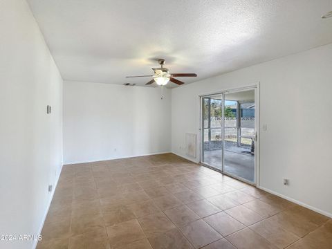 Single Family Residence in Phoenix AZ 3215 VOLTAIRE Avenue 5.jpg