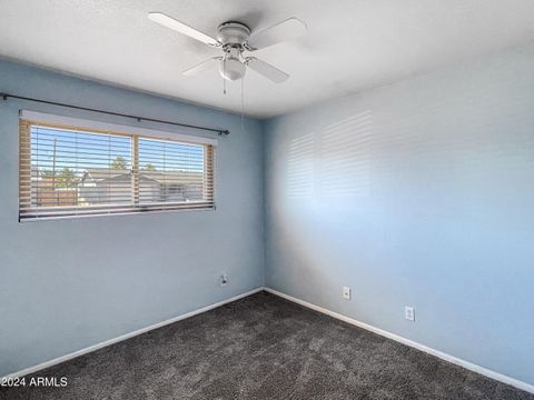 Single Family Residence in Phoenix AZ 3215 VOLTAIRE Avenue 11.jpg