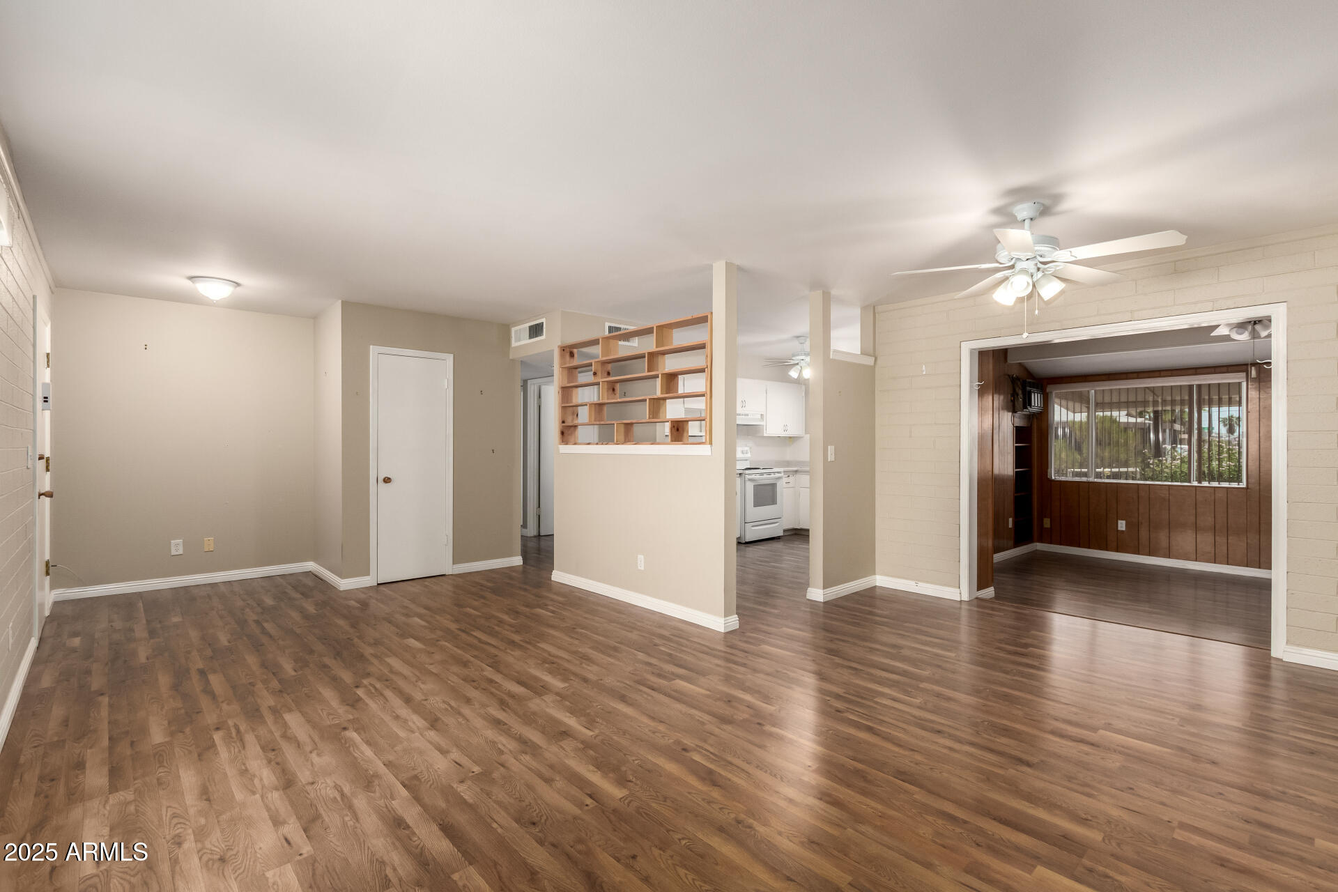 10913 W CANTERBURY Drive
