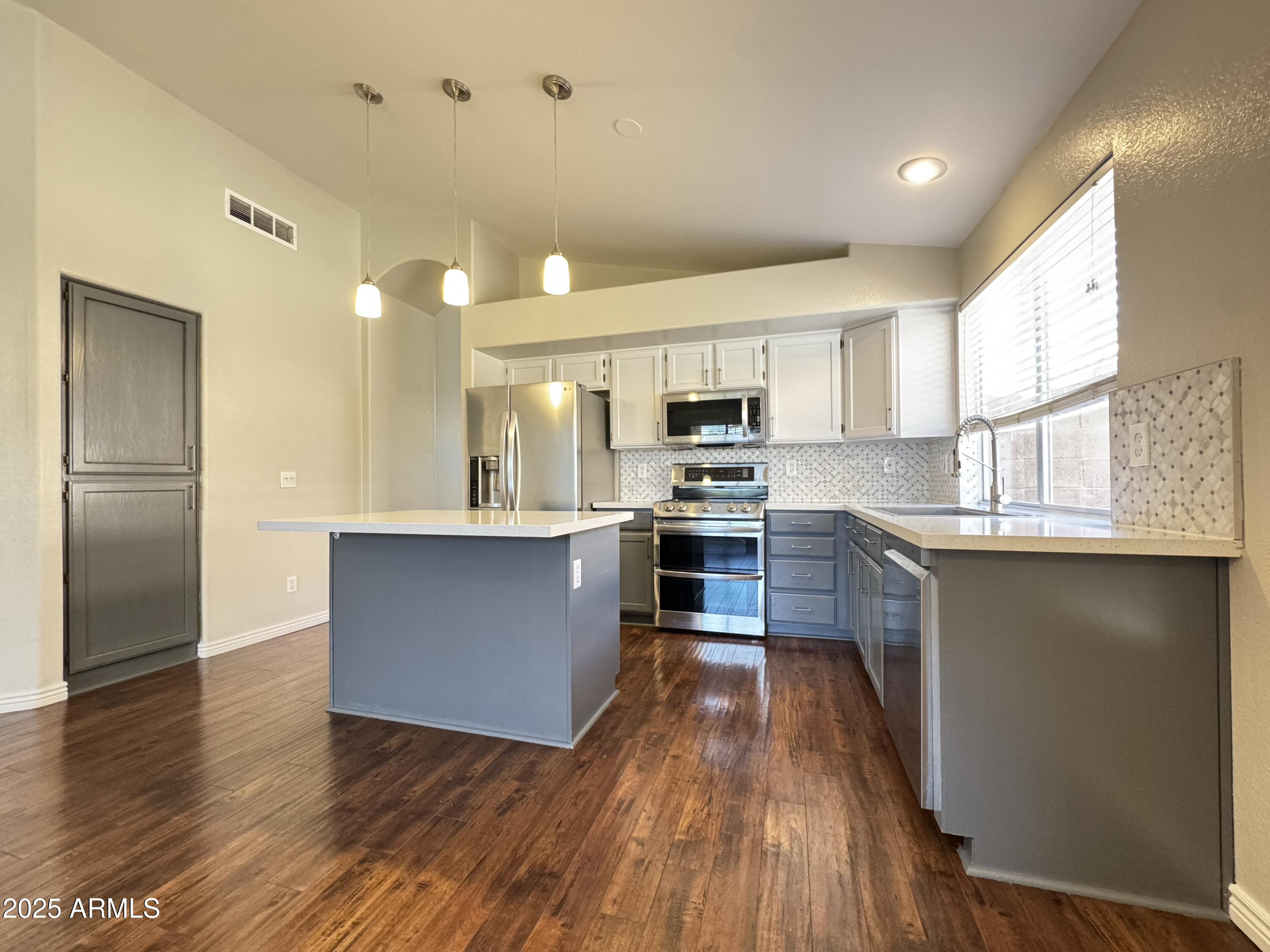 1463 E SILVER CREEK Road