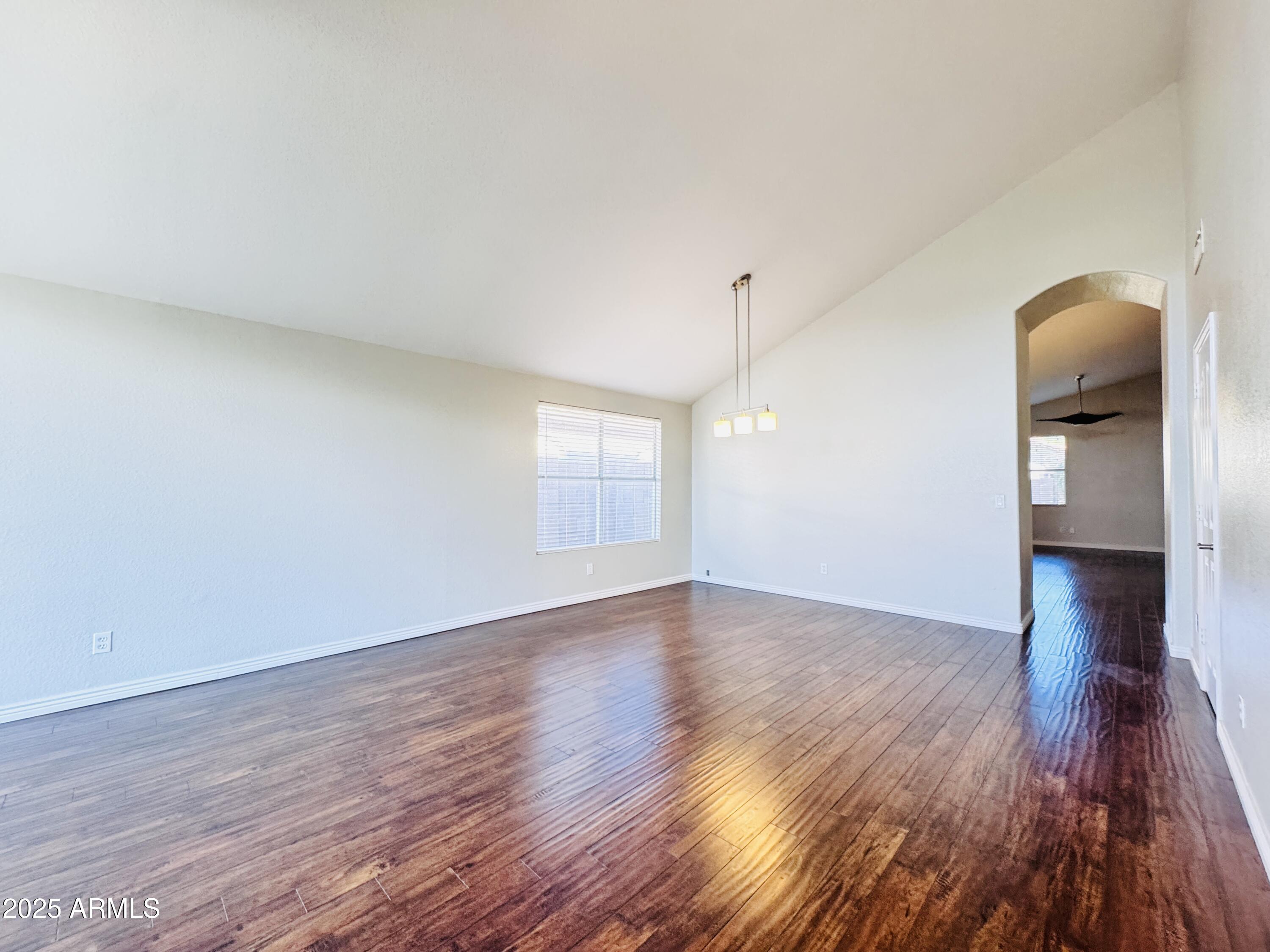 1463 E SILVER CREEK Road