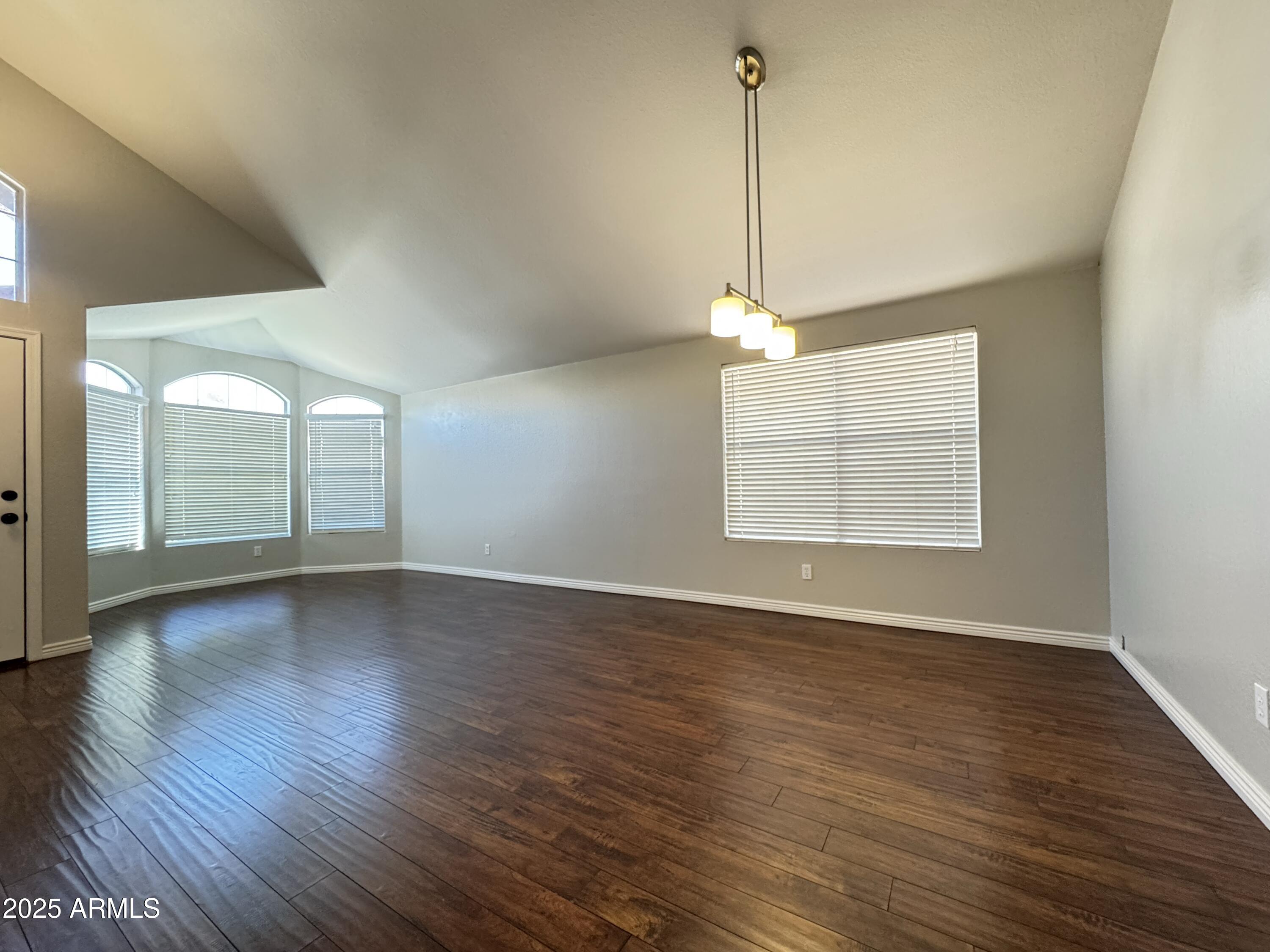 1463 E SILVER CREEK Road