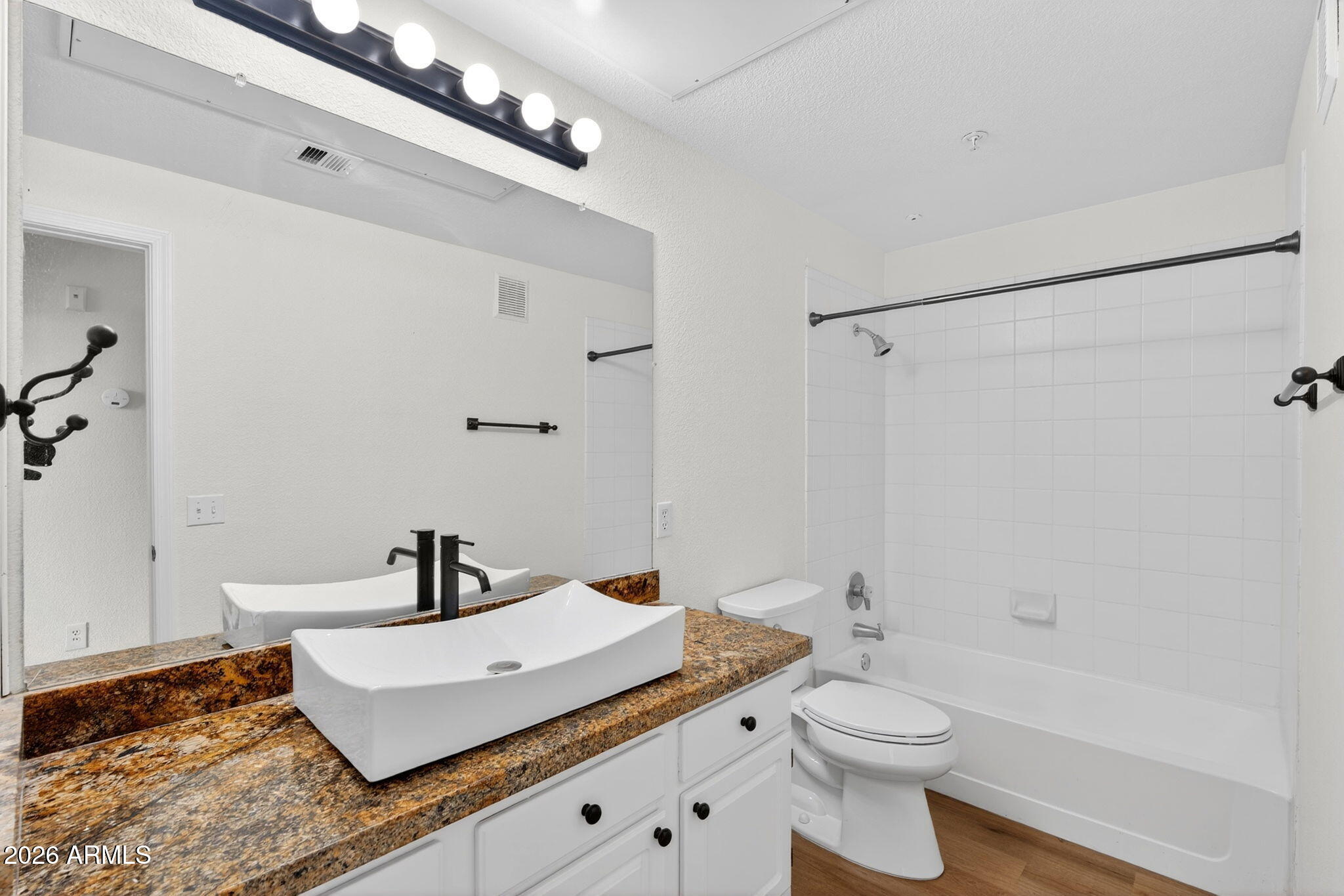 RED ROX CONDOMINIUM - Residential
