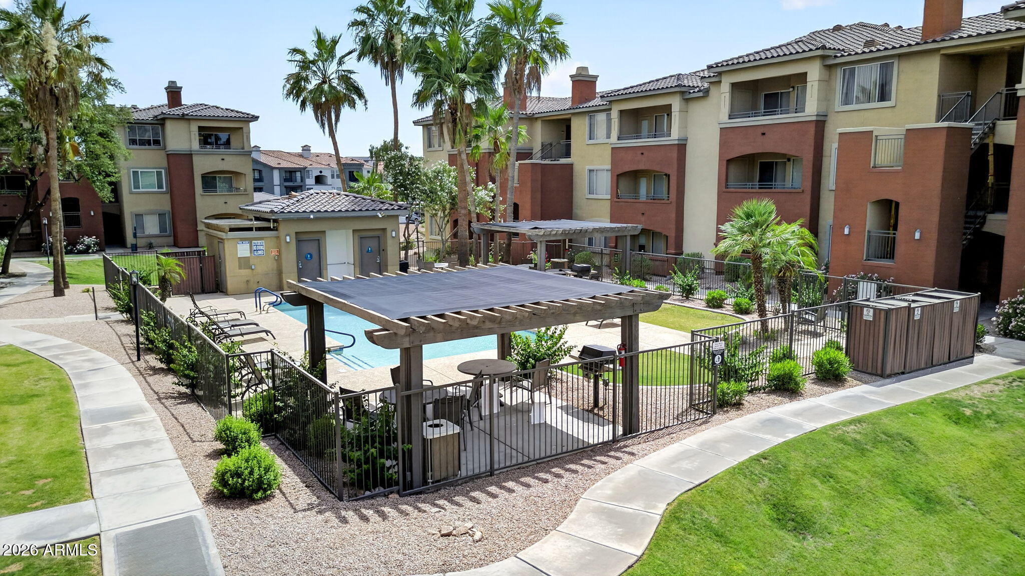 RED ROX CONDOMINIUM - Residential
