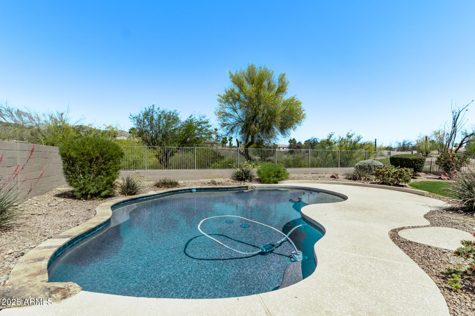 1532 W GLENHAVEN Drive