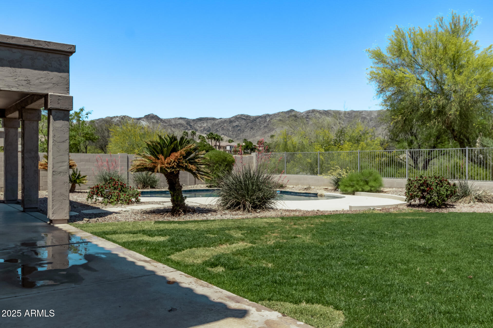 1532 W GLENHAVEN Drive