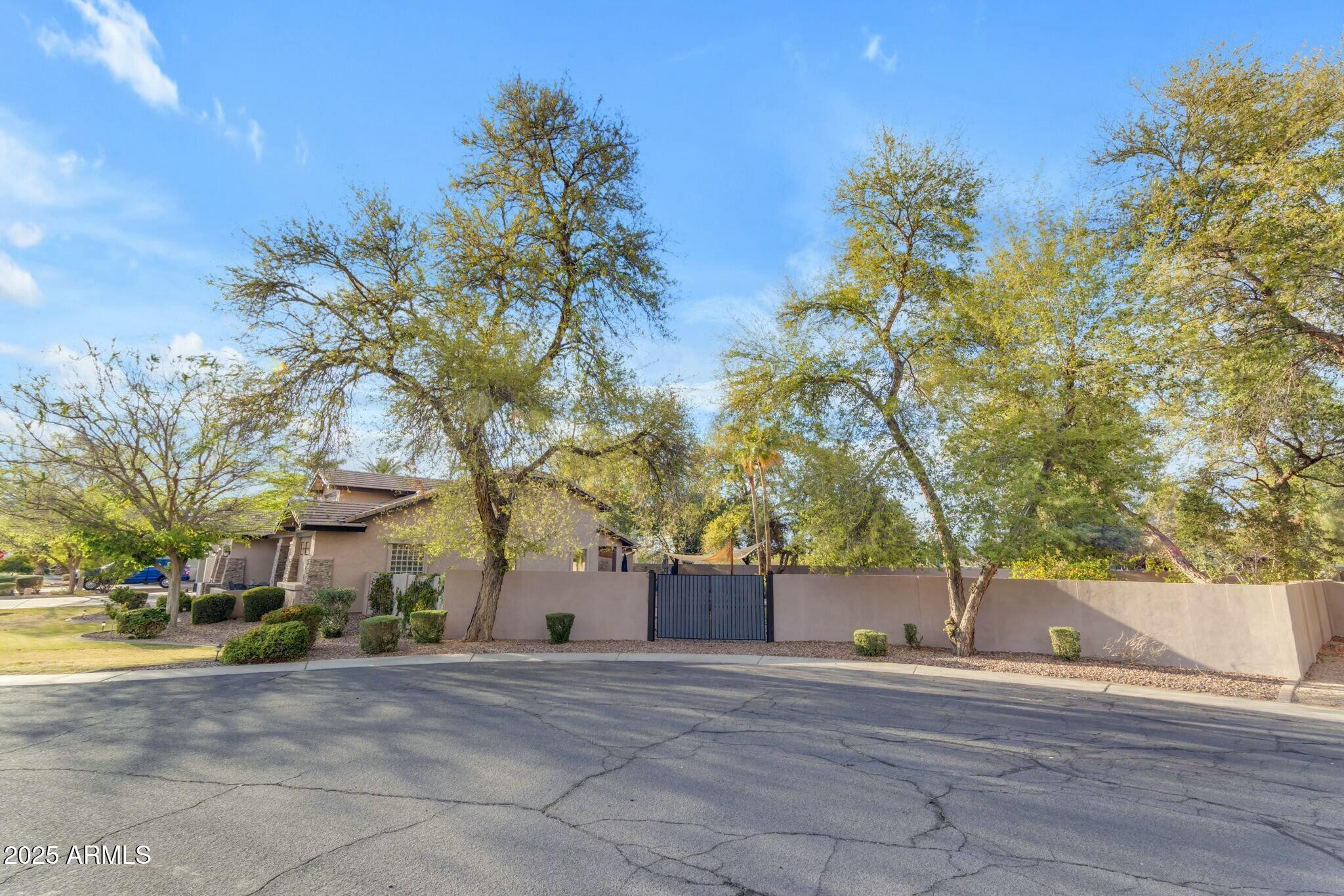 2876 E CHERRYWOOD Place